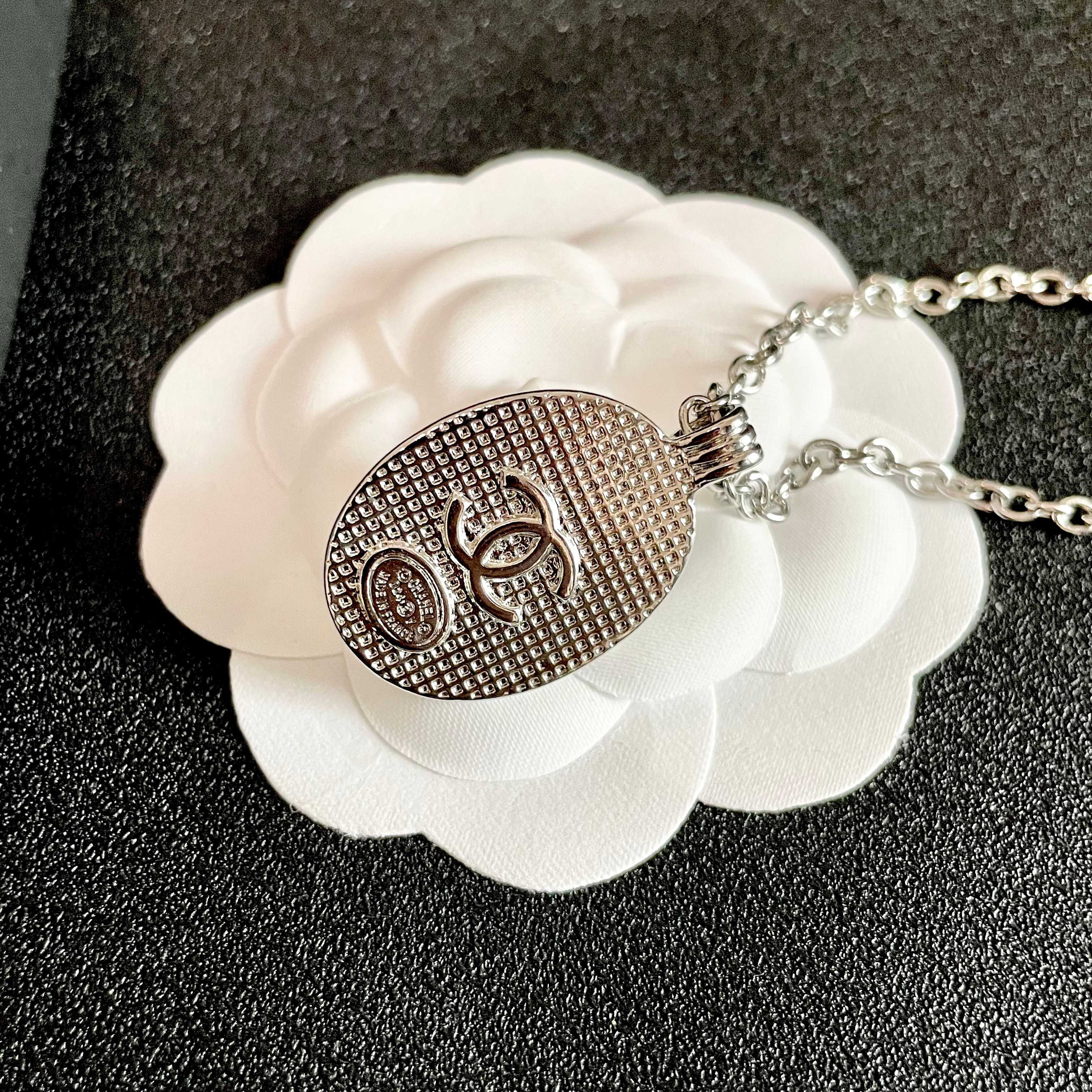  Chanel香奈儿 中古 项链👀小香家的款式真心无需多介绍😘🎶每一款都超好看，精致大方，非常显气质