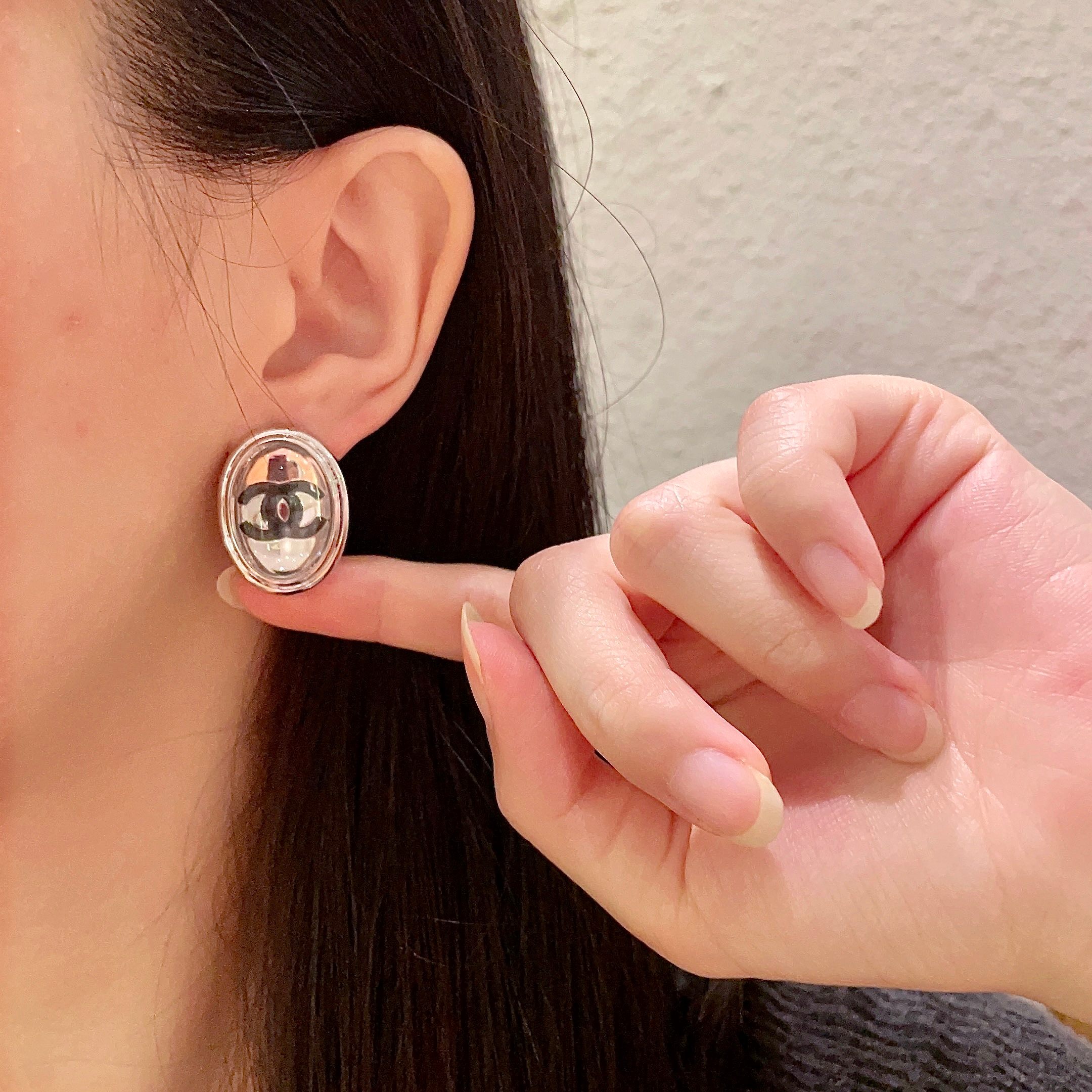  Chanel香奈儿 中古 耳钉👀小香家的款式真心无需多介绍😘🎶每一款都超好看，精致大方，非常显气质.