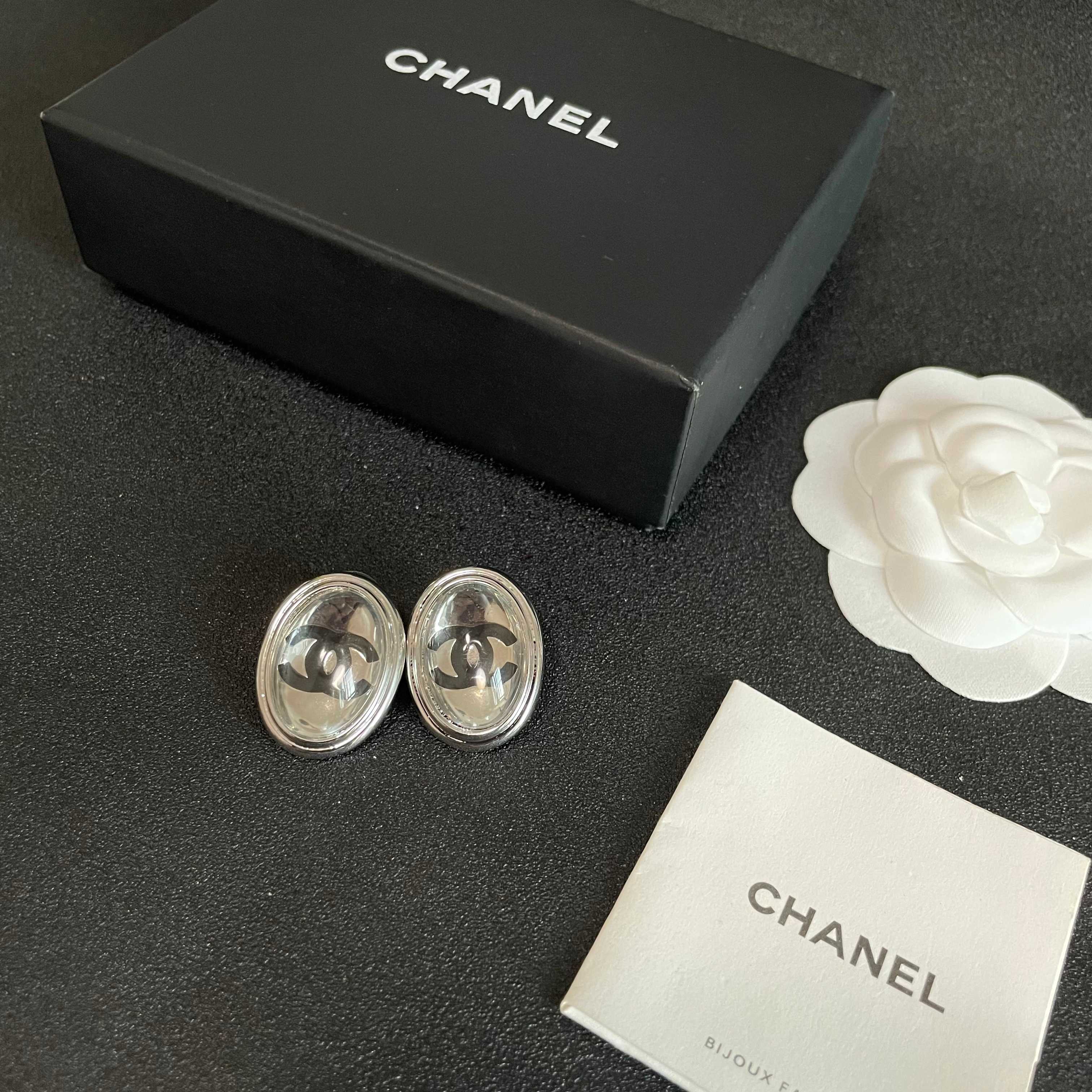  Chanel香奈儿 中古 耳钉👀小香家的款式真心无需多介绍😘🎶每一款都超好看，精致大方，非常显气质.
