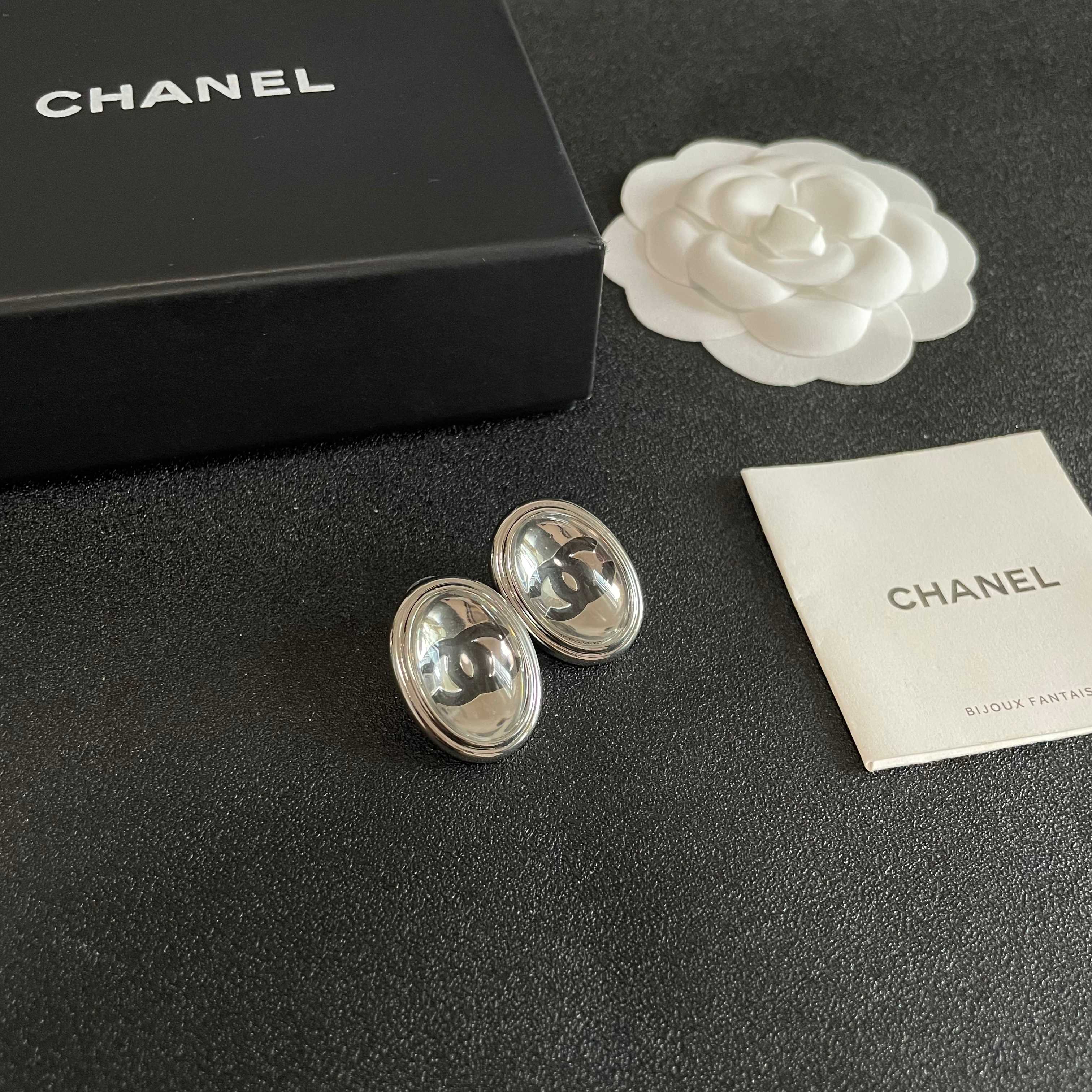  Chanel香奈儿 中古 耳钉👀小香家的款式真心无需多介绍😘🎶每一款都超好看，精致大方，非常显气质.