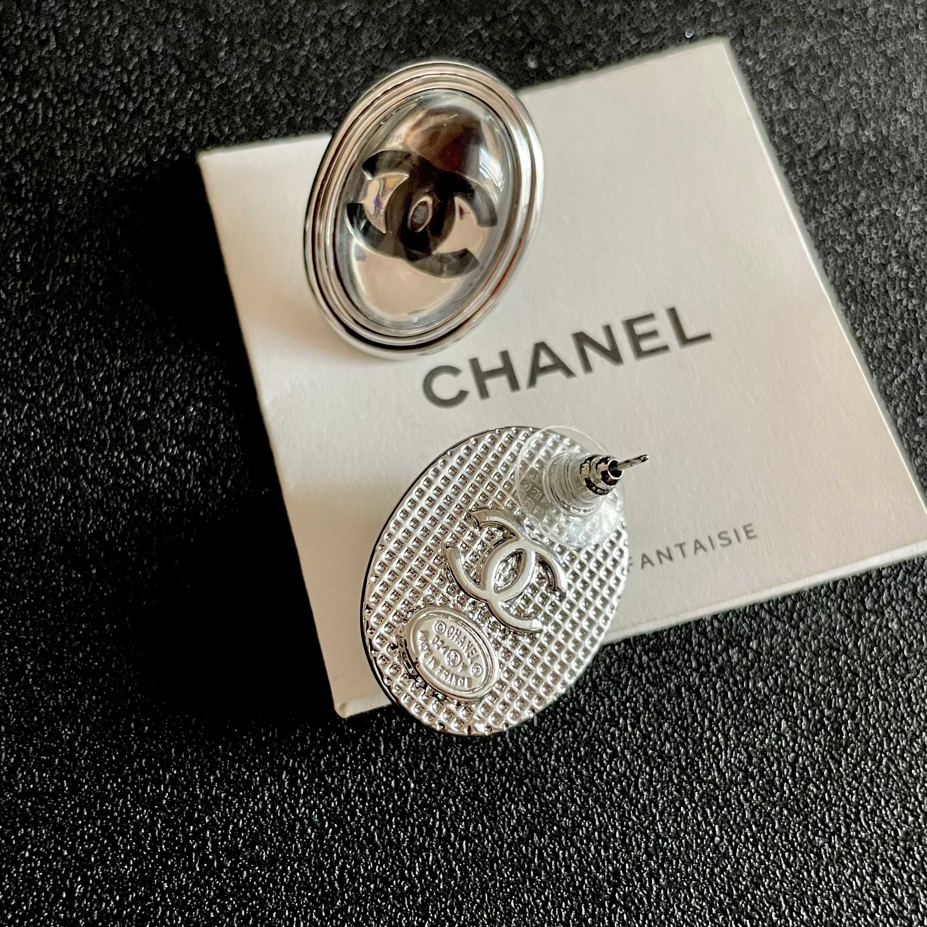 Chanel香奈儿 中古 耳钉👀小香家的款式真心无需多介绍😘🎶每一款都超好看，精致大方，非常显气质.