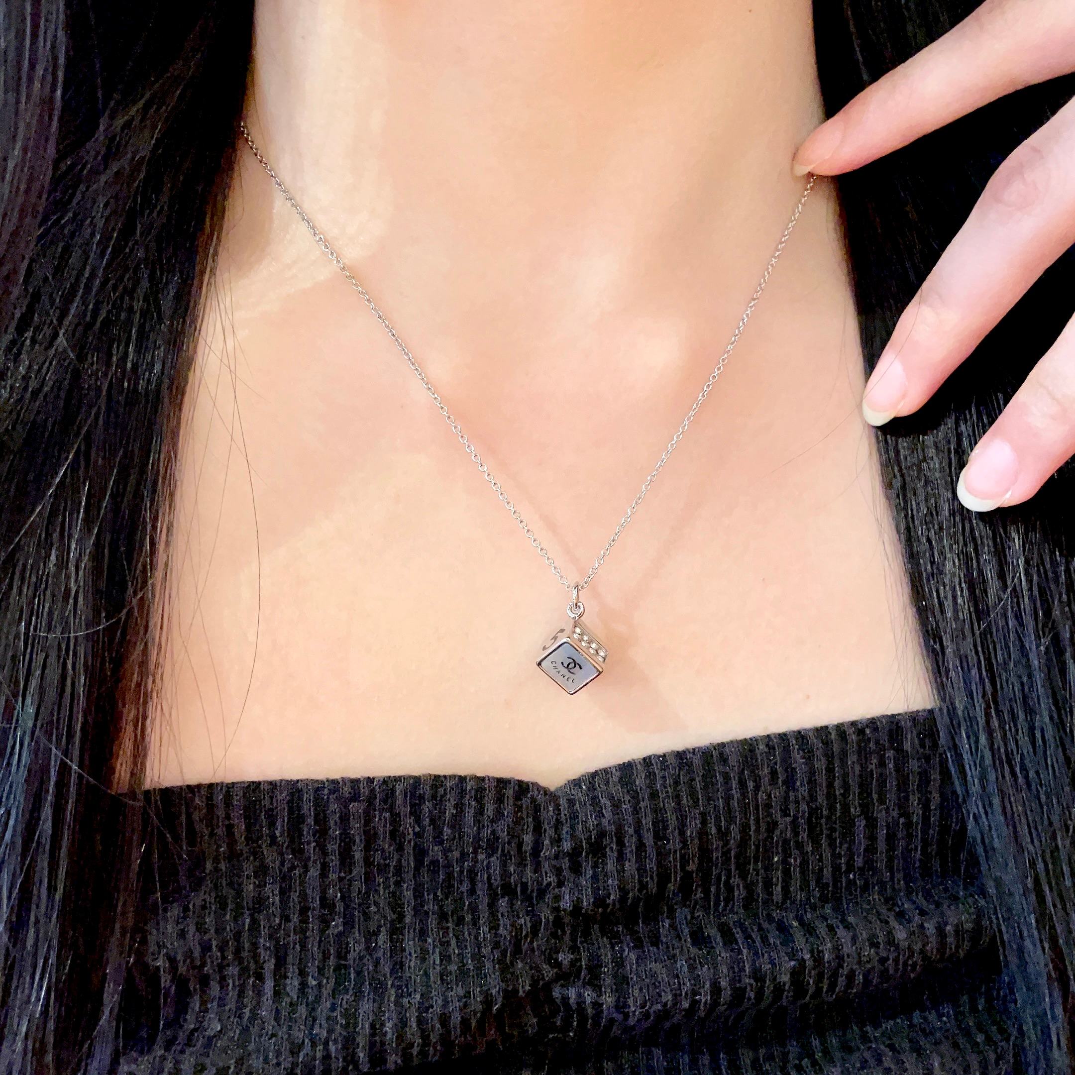  Chanel香奈儿 中古 项链👀小香家的款式真心无需多介绍😘🎶每一款都超好看，精致大方，非常显气质