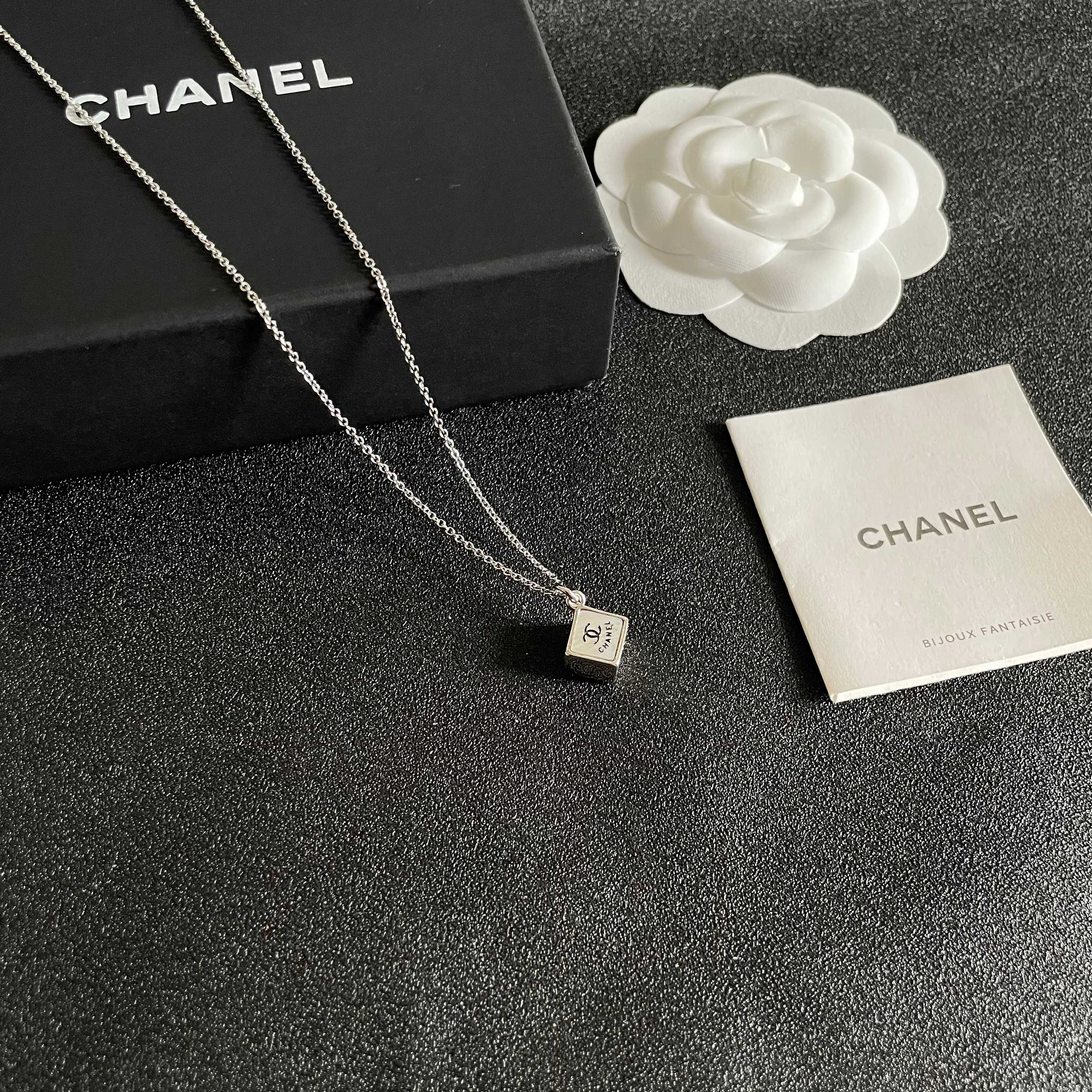  Chanel香奈儿 中古 项链👀小香家的款式真心无需多介绍😘🎶每一款都超好看，精致大方，非常显气质