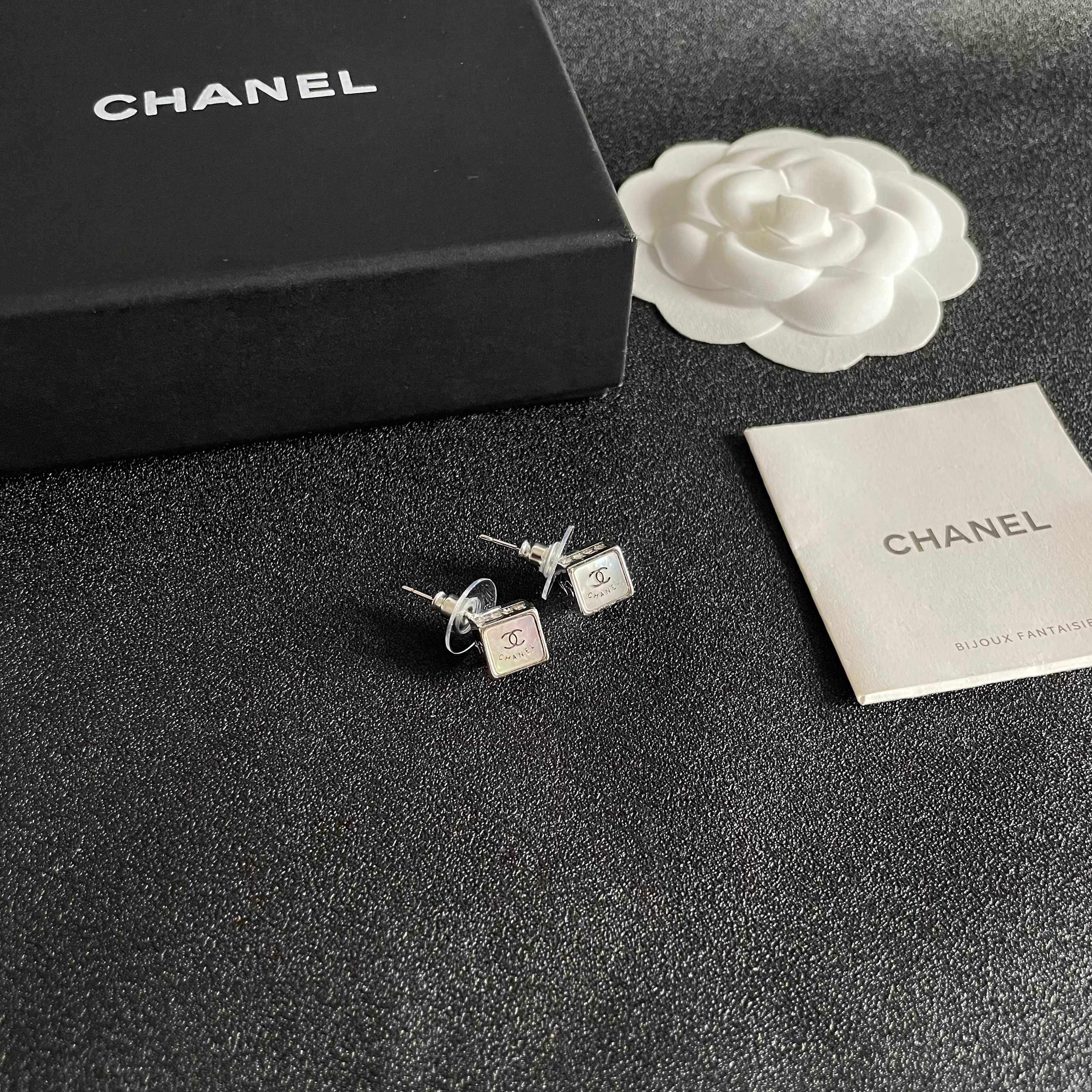  Chanel香奈儿 中古 耳钉👀小香家的款式真心无需多介绍😘🎶每一款都超好看，精致大方，非常显气质.