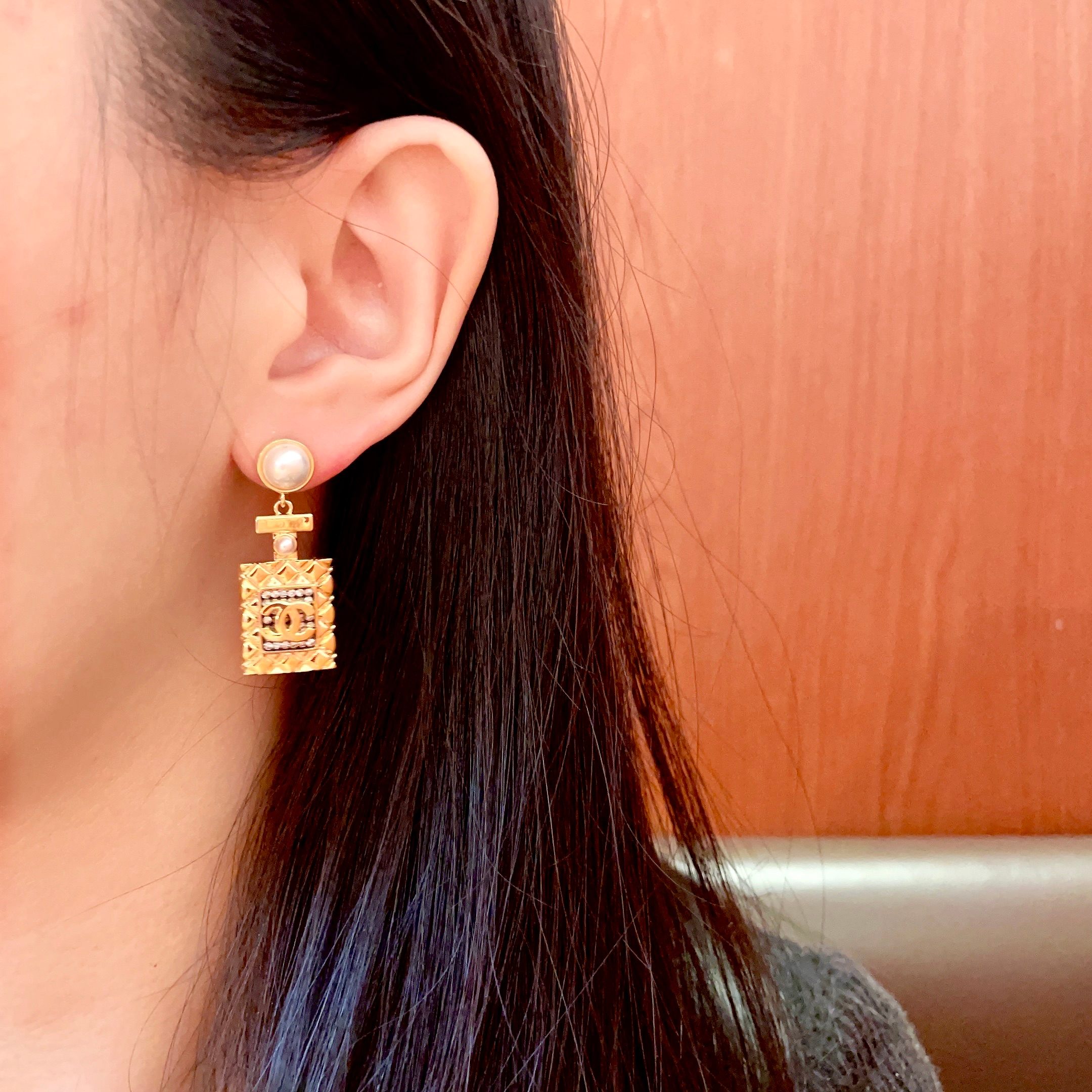  Chanel香奈儿 中古 耳钉👀小香家的款式真心无需多介绍😘🎶每一款都超好看，精致大方，非常显气质.