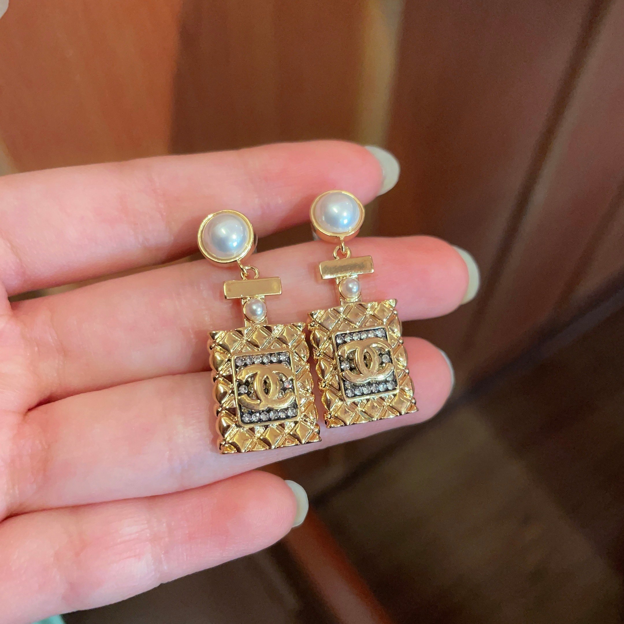  Chanel香奈儿 中古 耳钉👀小香家的款式真心无需多介绍😘🎶每一款都超好看，精致大方，非常显气质.