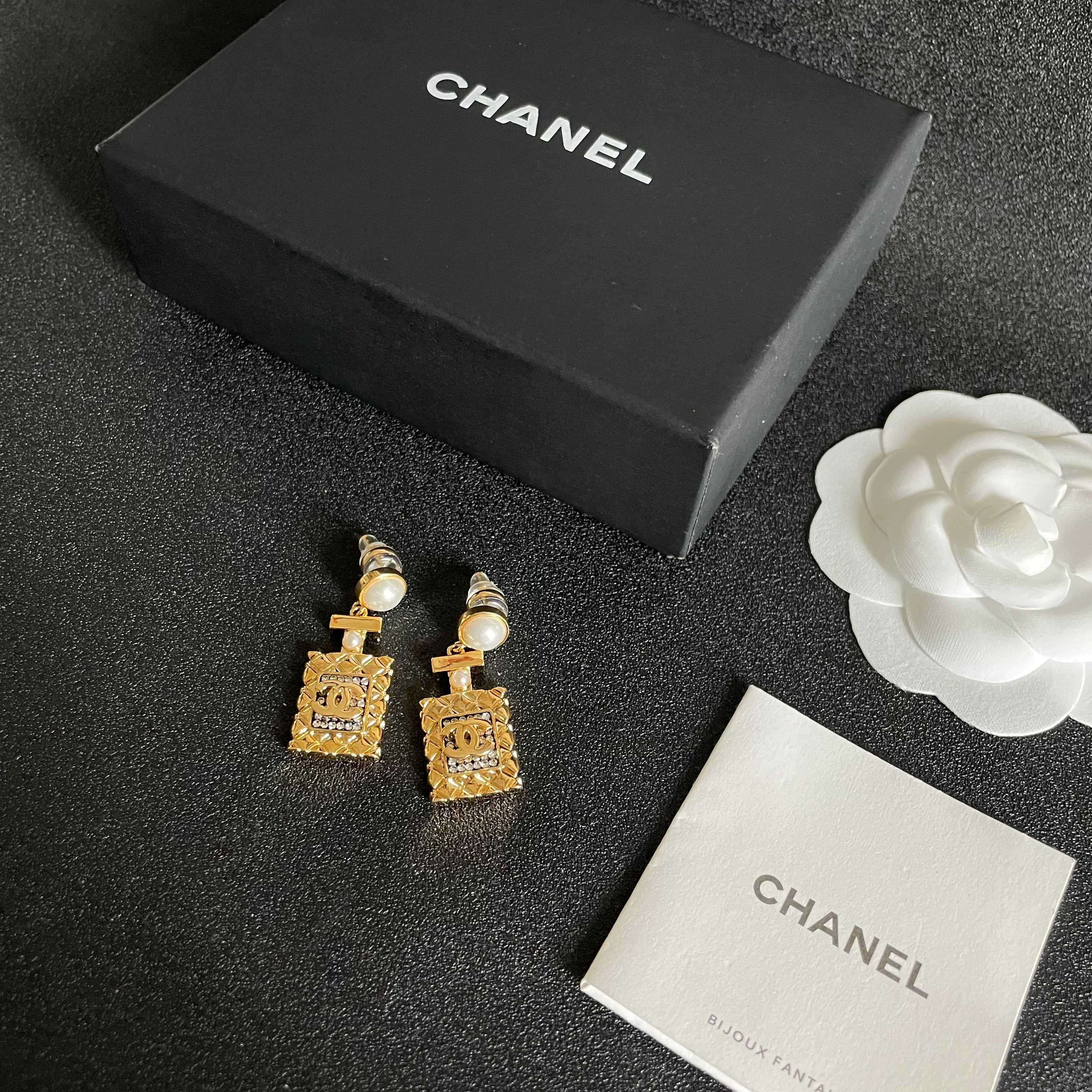  Chanel香奈儿 中古 耳钉👀小香家的款式真心无需多介绍😘🎶每一款都超好看，精致大方，非常显气质.