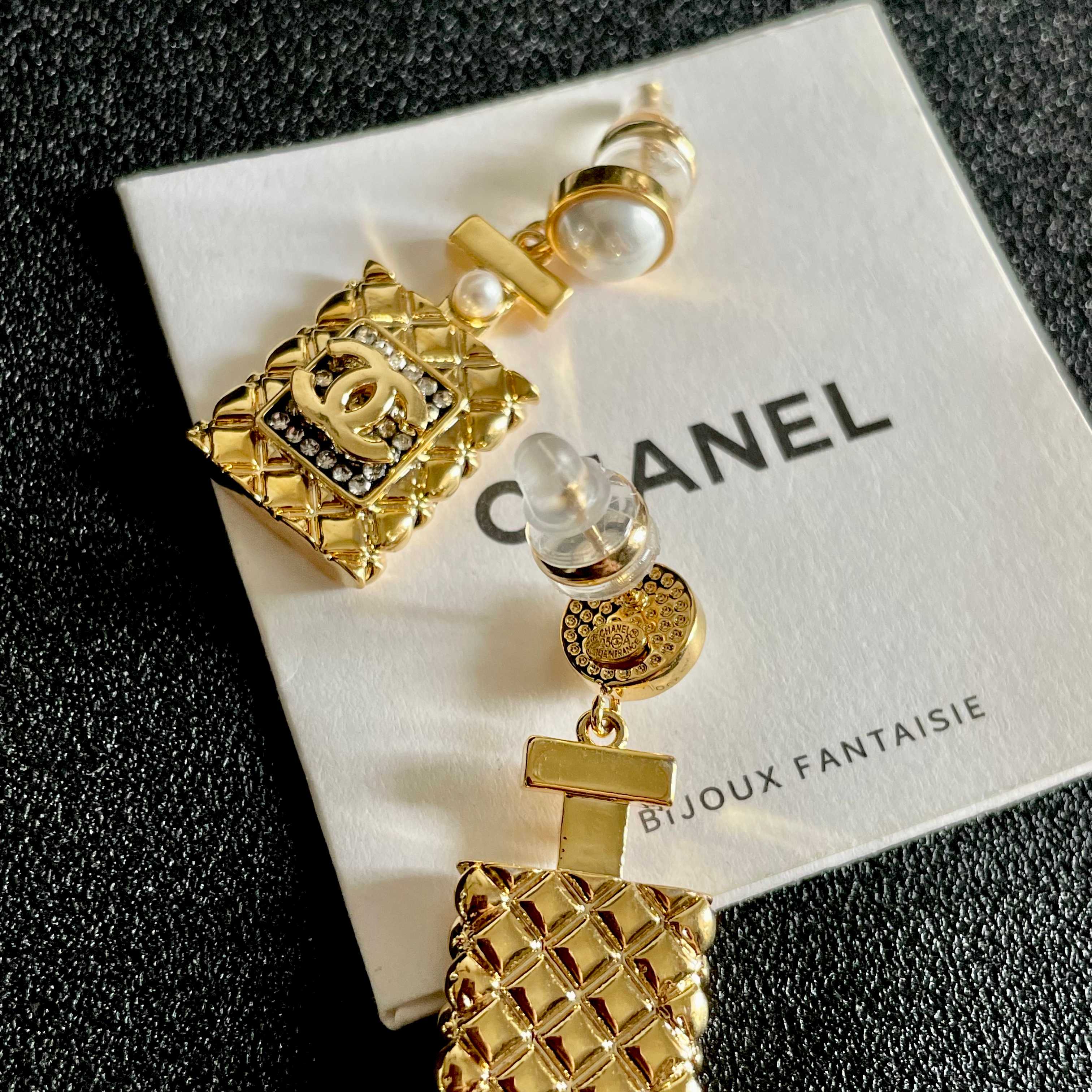  Chanel香奈儿 中古 耳钉👀小香家的款式真心无需多介绍😘🎶每一款都超好看，精致大方，非常显气质.