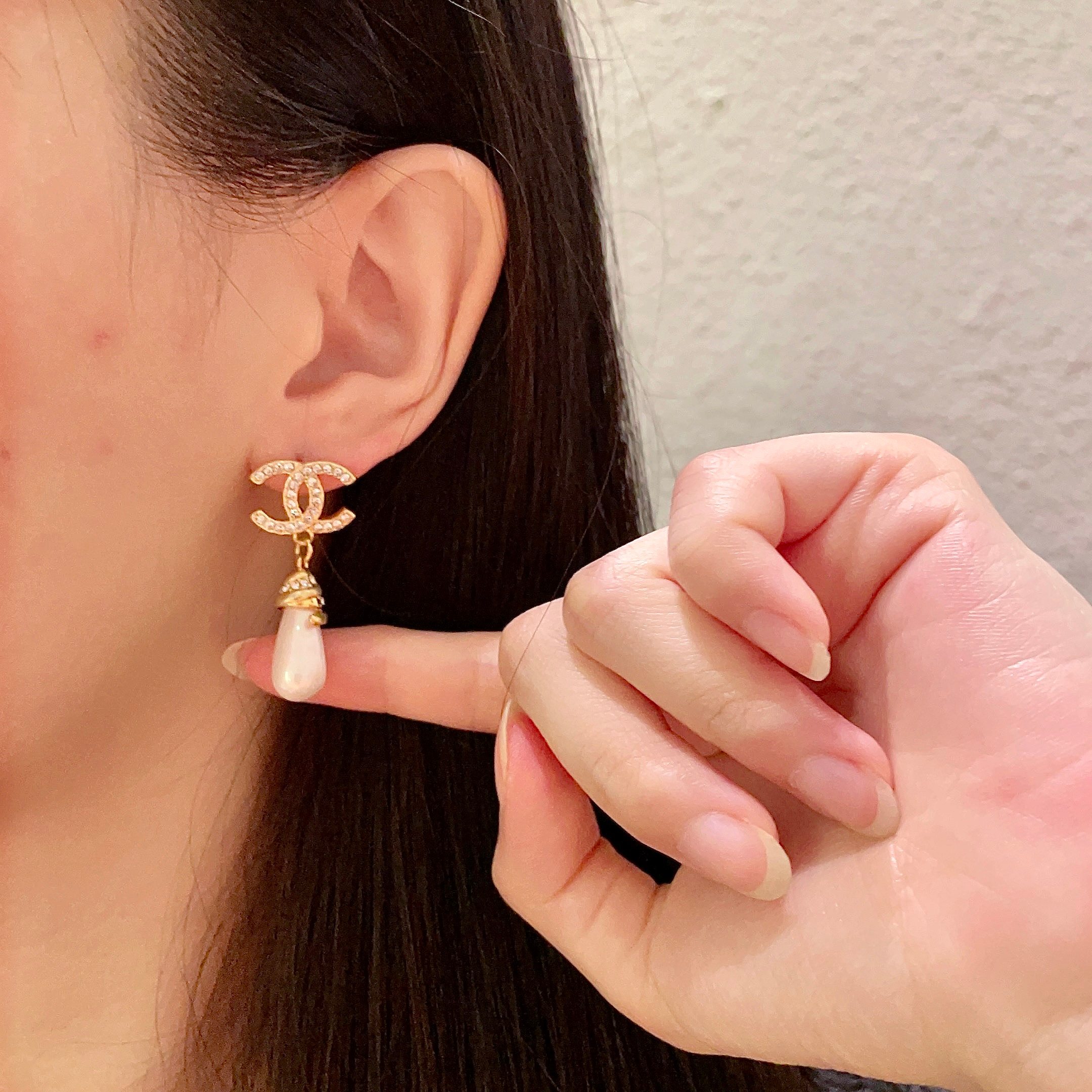  Chanel香奈儿 中古 耳钉👀小香家的款式真心无需多介绍😘🎶每一款都超好看，精致大方，非常显气质.