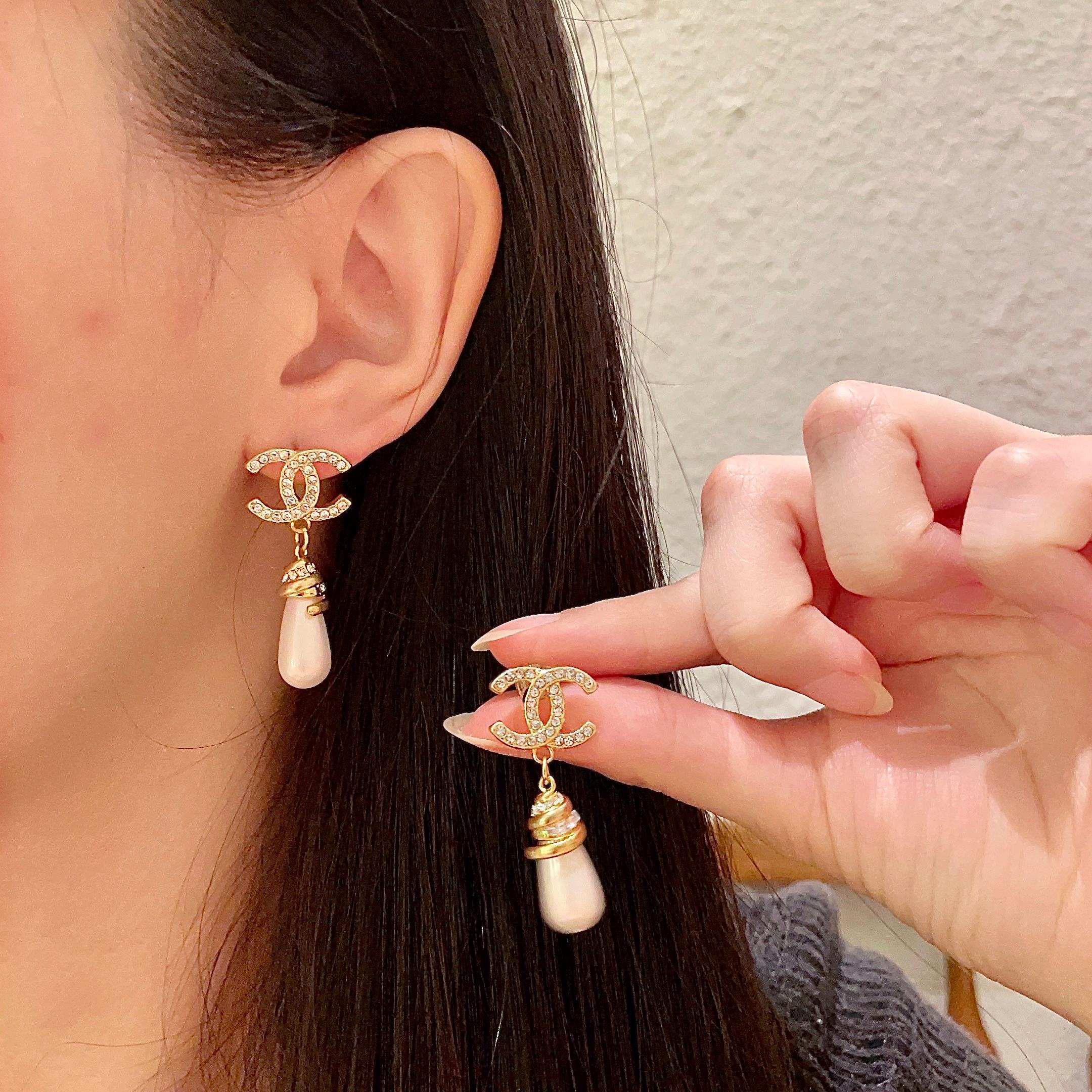  Chanel香奈儿 中古 耳钉👀小香家的款式真心无需多介绍😘🎶每一款都超好看，精致大方，非常显气质.