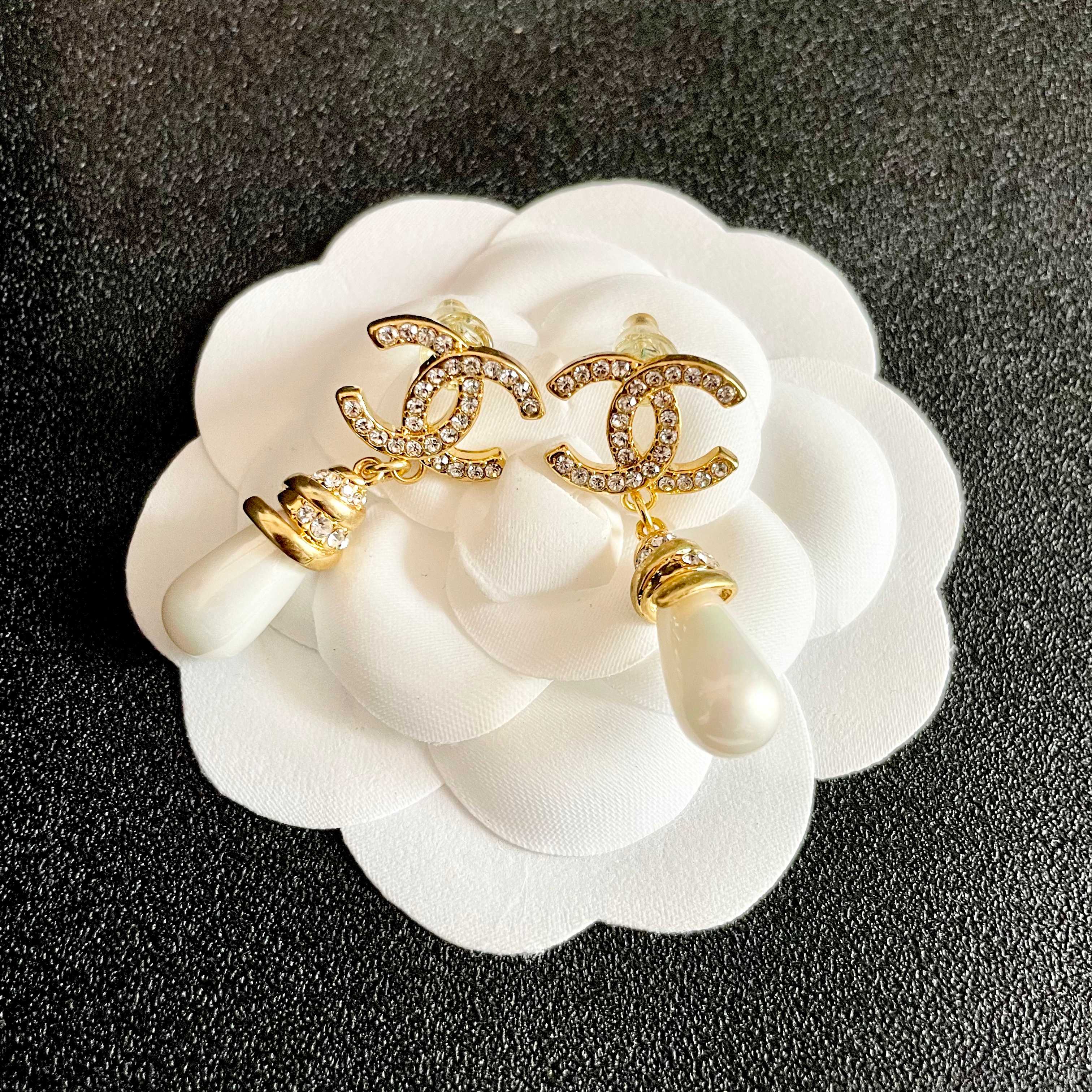  Chanel香奈儿 中古 耳钉👀小香家的款式真心无需多介绍😘🎶每一款都超好看，精致大方，非常显气质.
