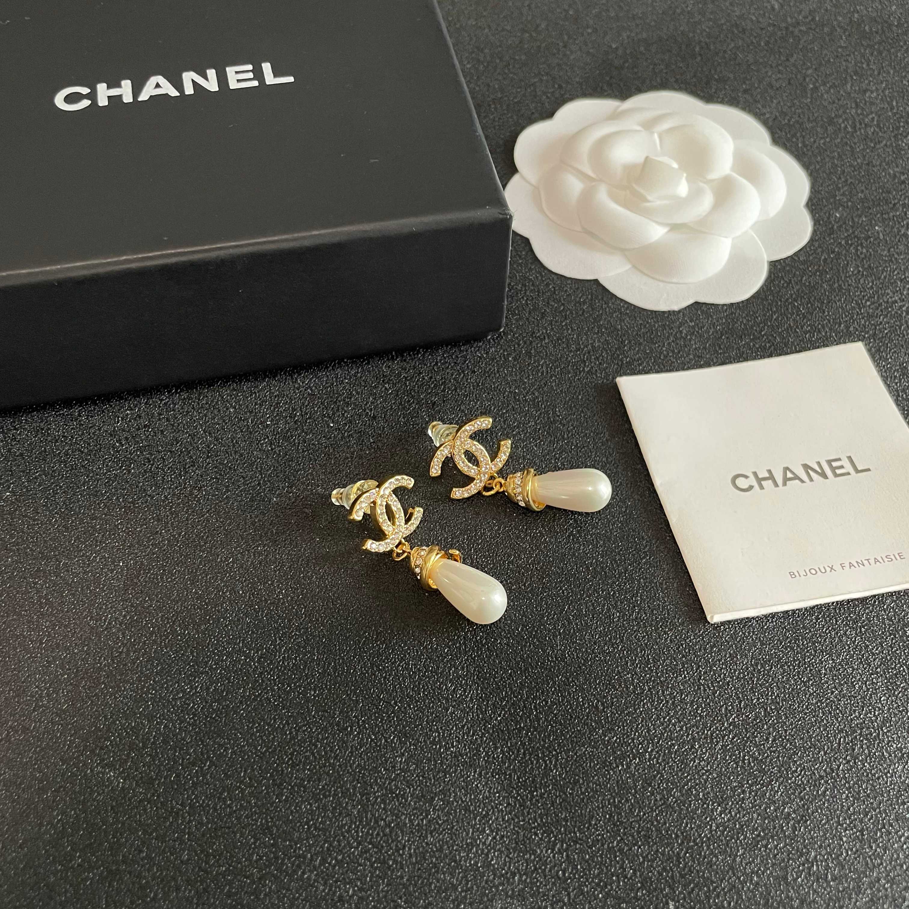  Chanel香奈儿 中古 耳钉👀小香家的款式真心无需多介绍😘🎶每一款都超好看，精致大方，非常显气质.