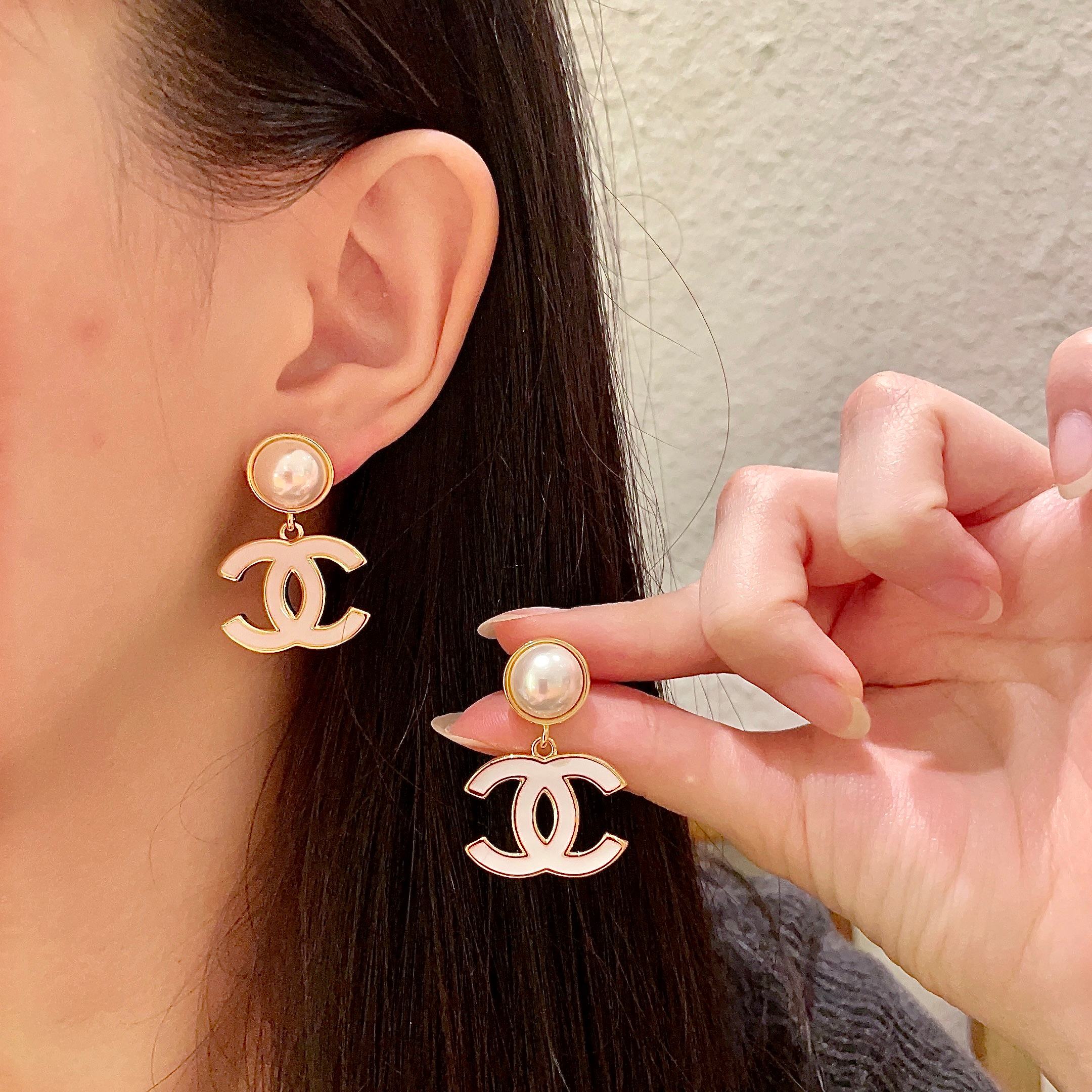  Chanel香奈儿 中古 耳钉👀小香家的款式真心无需多介绍😘🎶每一款都超好看，精致大方，非常显气质.