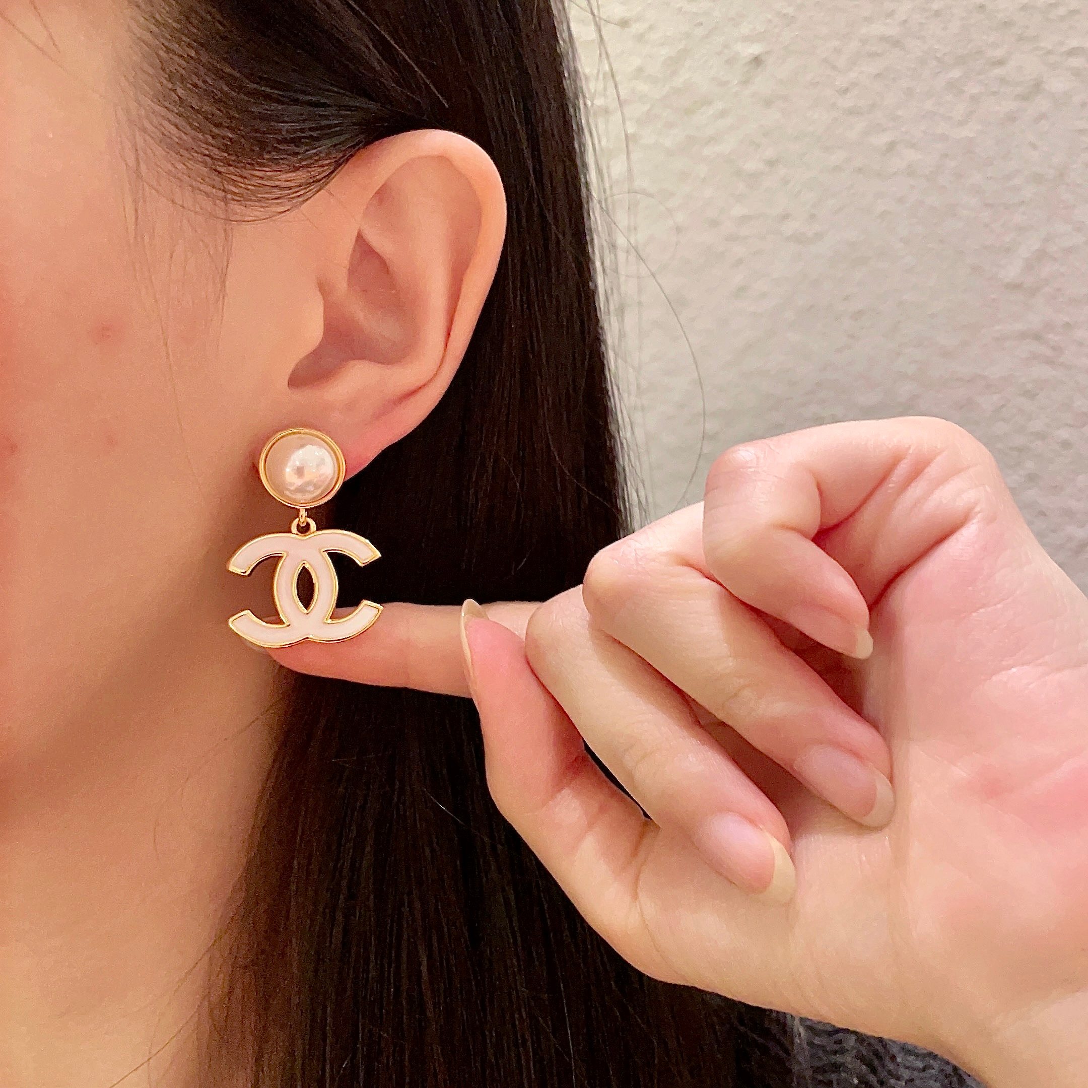  Chanel香奈儿 中古 耳钉👀小香家的款式真心无需多介绍😘🎶每一款都超好看，精致大方，非常显气质.