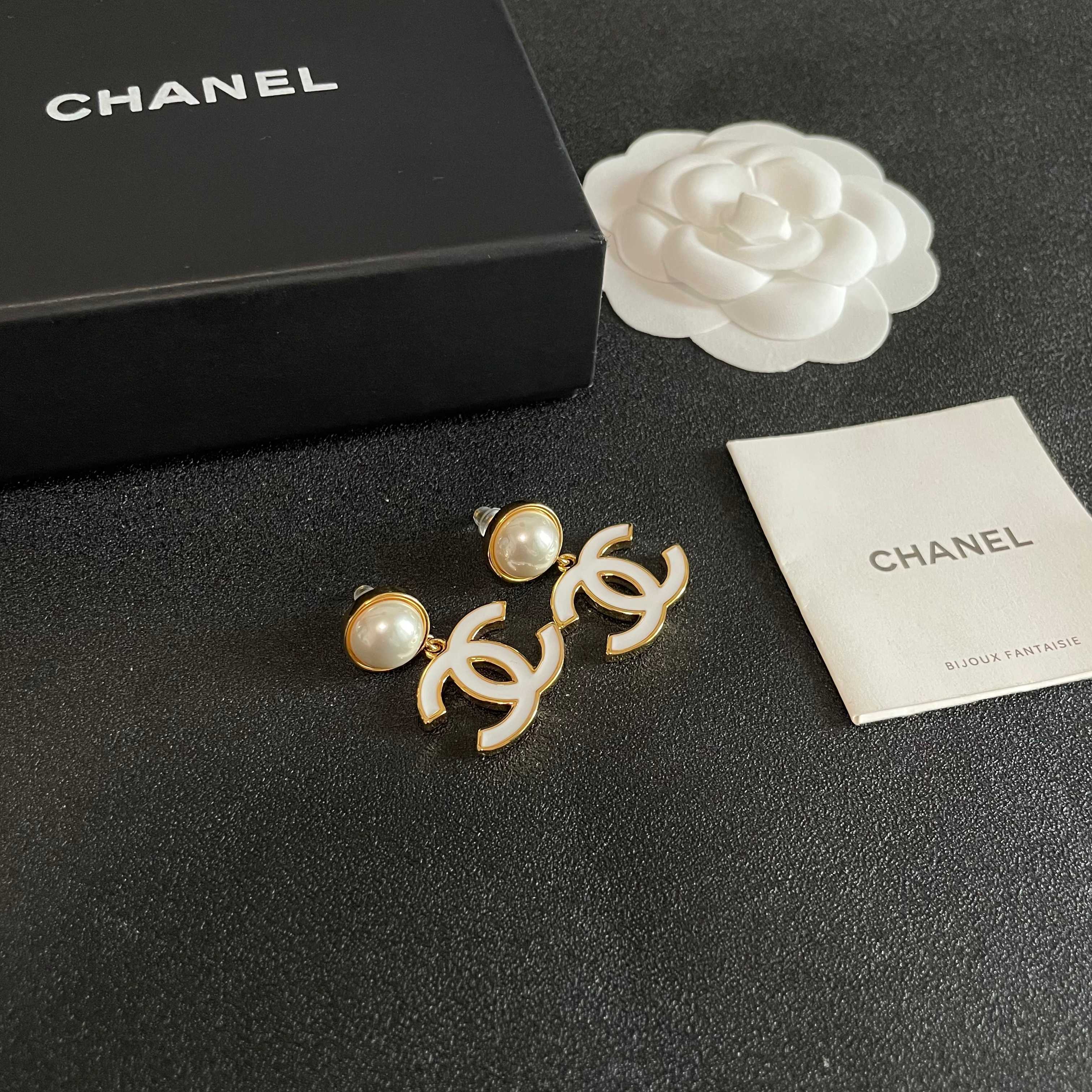  Chanel香奈儿 中古 耳钉👀小香家的款式真心无需多介绍😘🎶每一款都超好看，精致大方，非常显气质.
