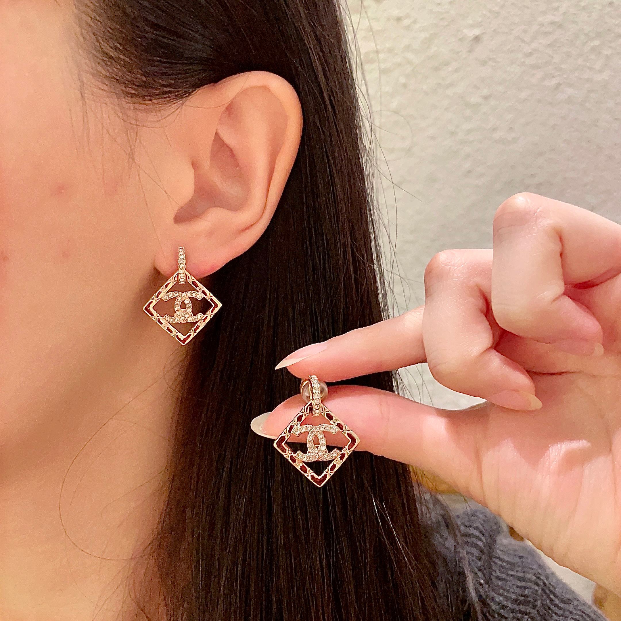  Chanel香奈儿 中古 耳钉👀小香家的款式真心无需多介绍😘🎶每一款都超好看，精致大方，非常显气质.