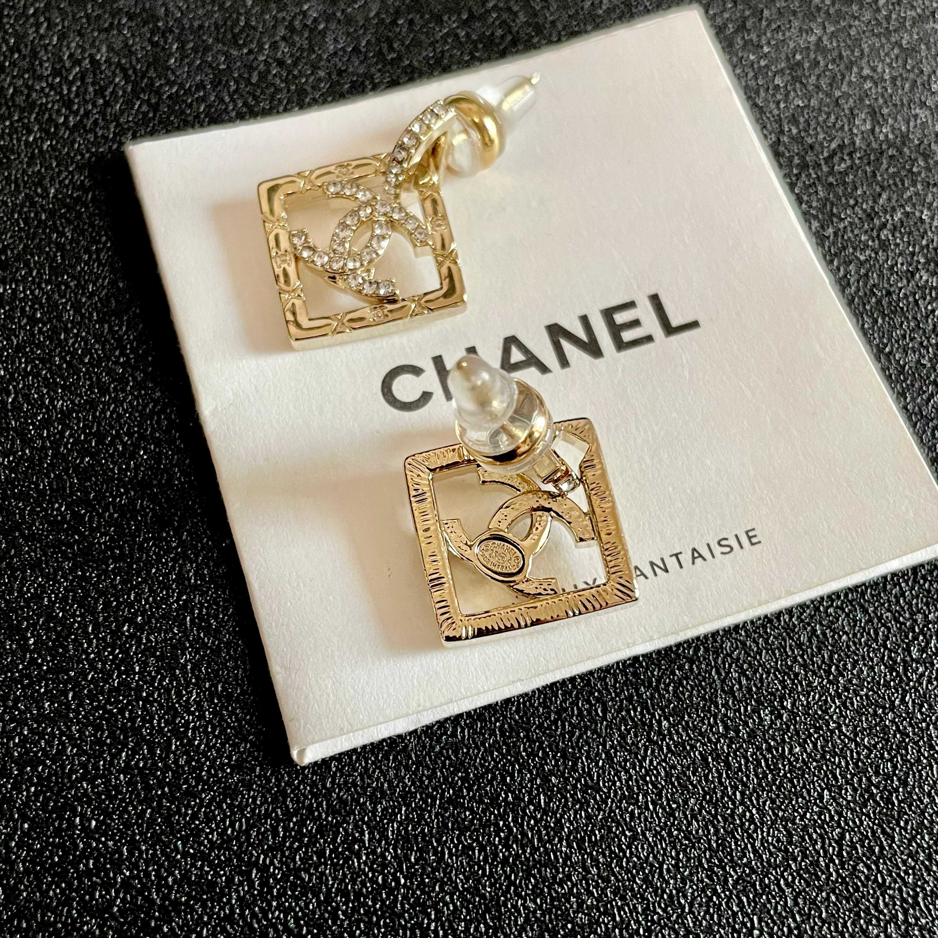  Chanel香奈儿 中古 耳钉👀小香家的款式真心无需多介绍😘🎶每一款都超好看，精致大方，非常显气质.