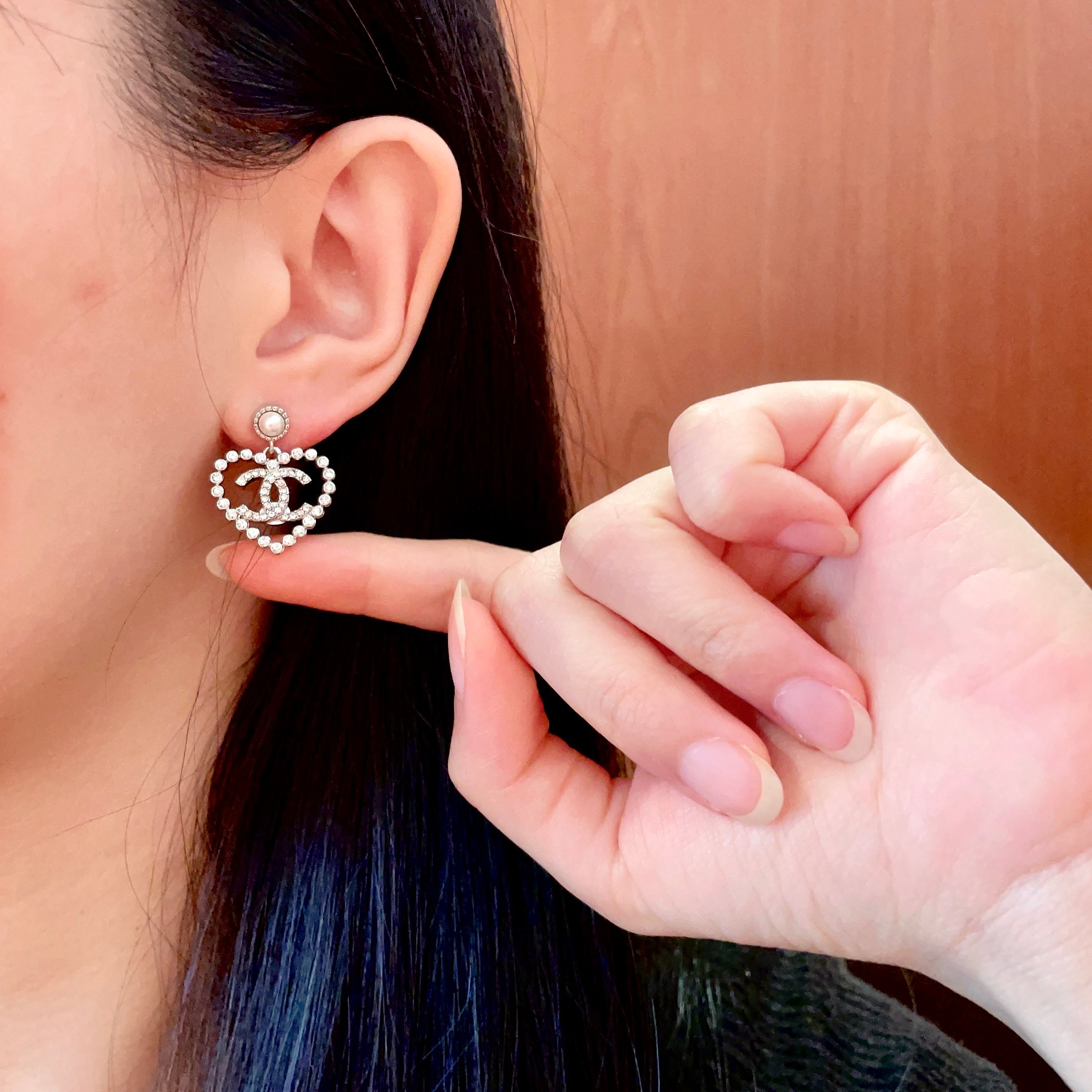  Chanel香奈儿 中古 耳钉👀小香家的款式真心无需多介绍😘🎶每一款都超好看，精致大方，非常显气质.