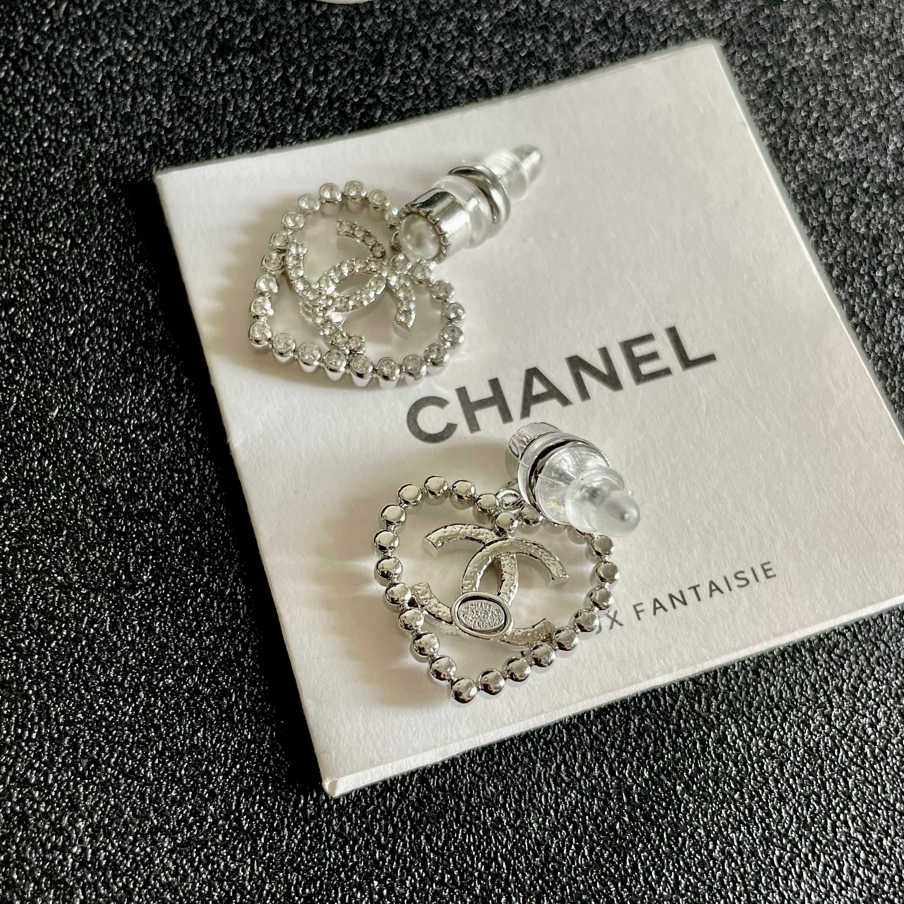  Chanel香奈儿 中古 耳钉👀小香家的款式真心无需多介绍😘🎶每一款都超好看，精致大方，非常显气质.