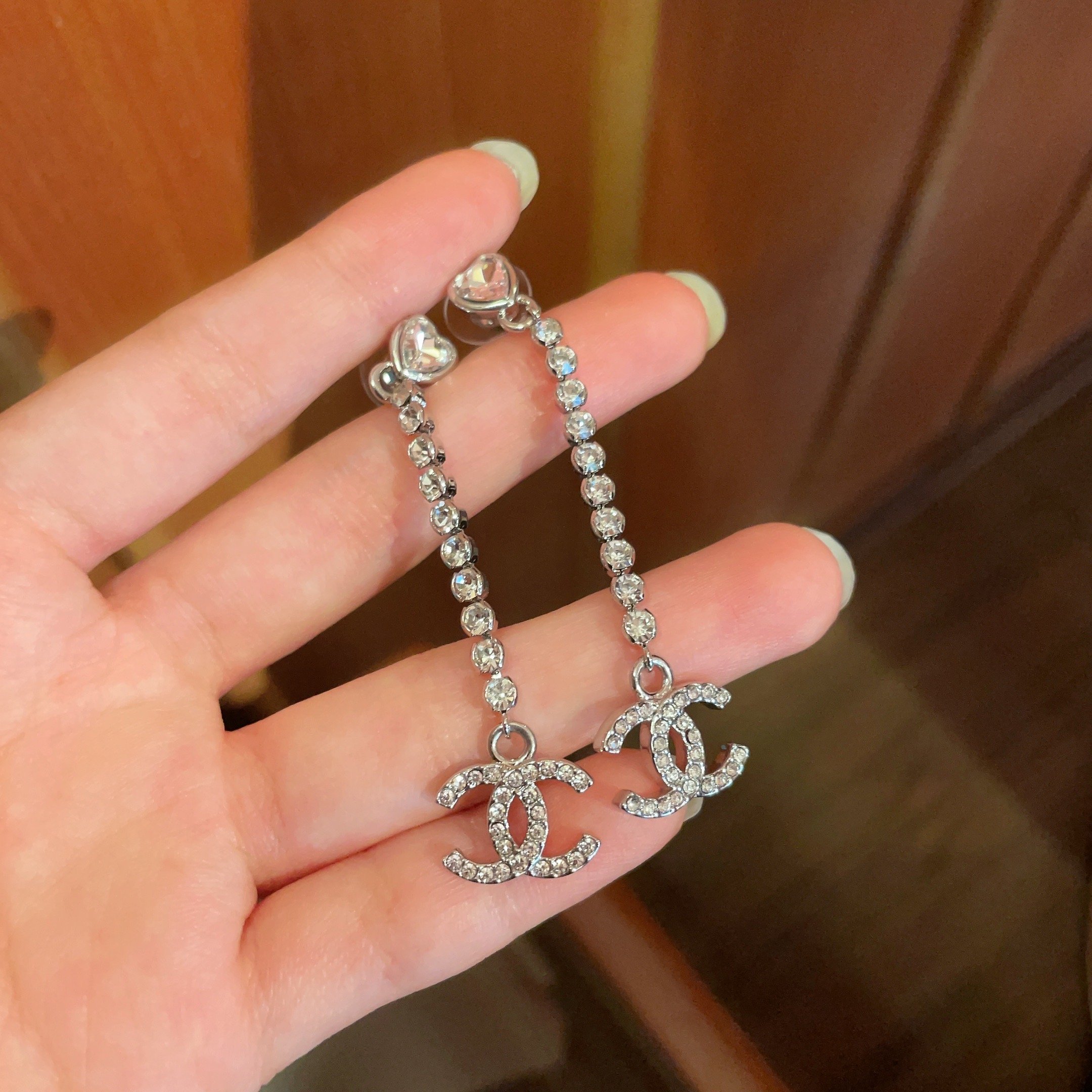  Chanel香奈儿 中古 耳钉👀小香家的款式真心无需多介绍😘🎶每一款都超好看，精致大方，非常显气质.