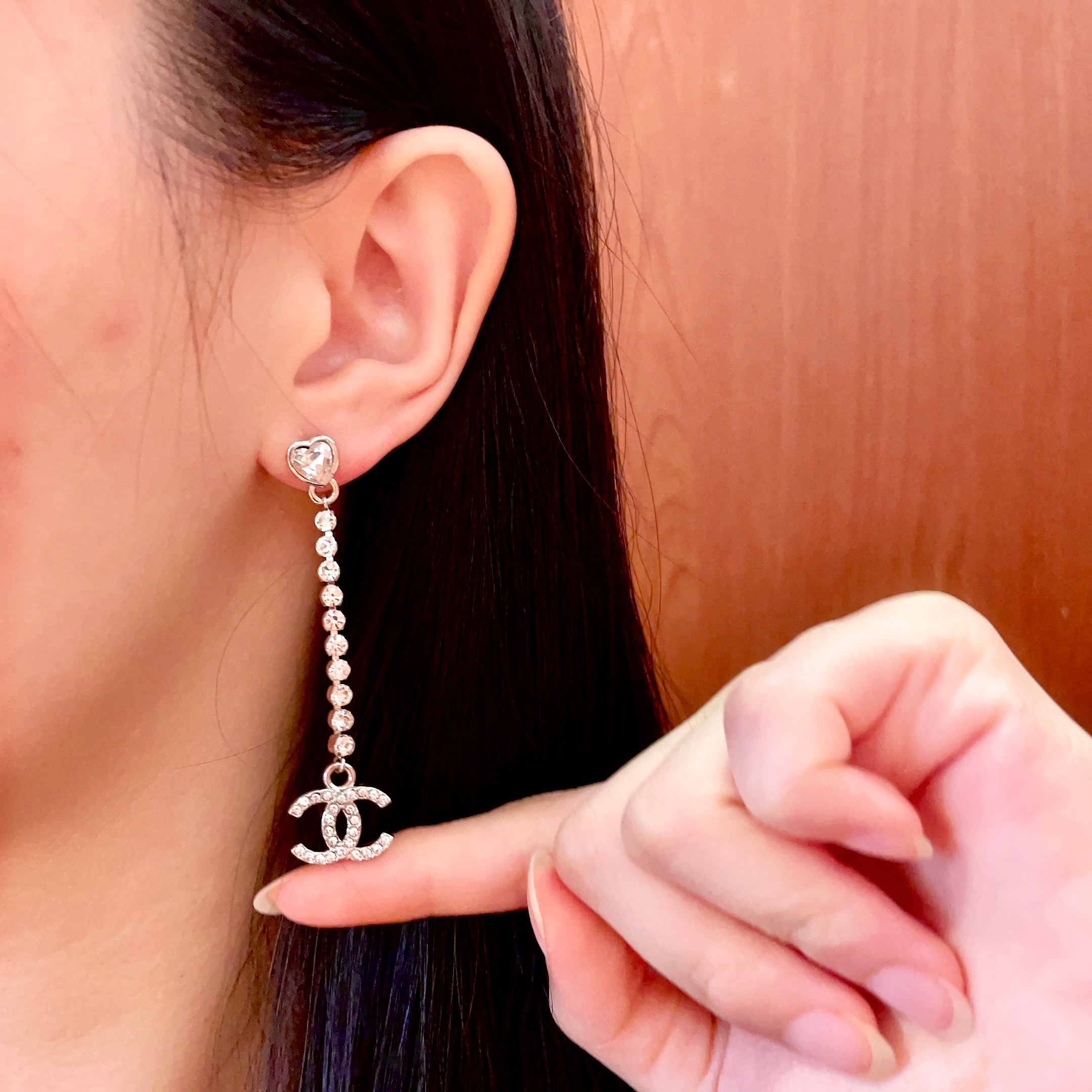  Chanel香奈儿 中古 耳钉👀小香家的款式真心无需多介绍😘🎶每一款都超好看，精致大方，非常显气质.
