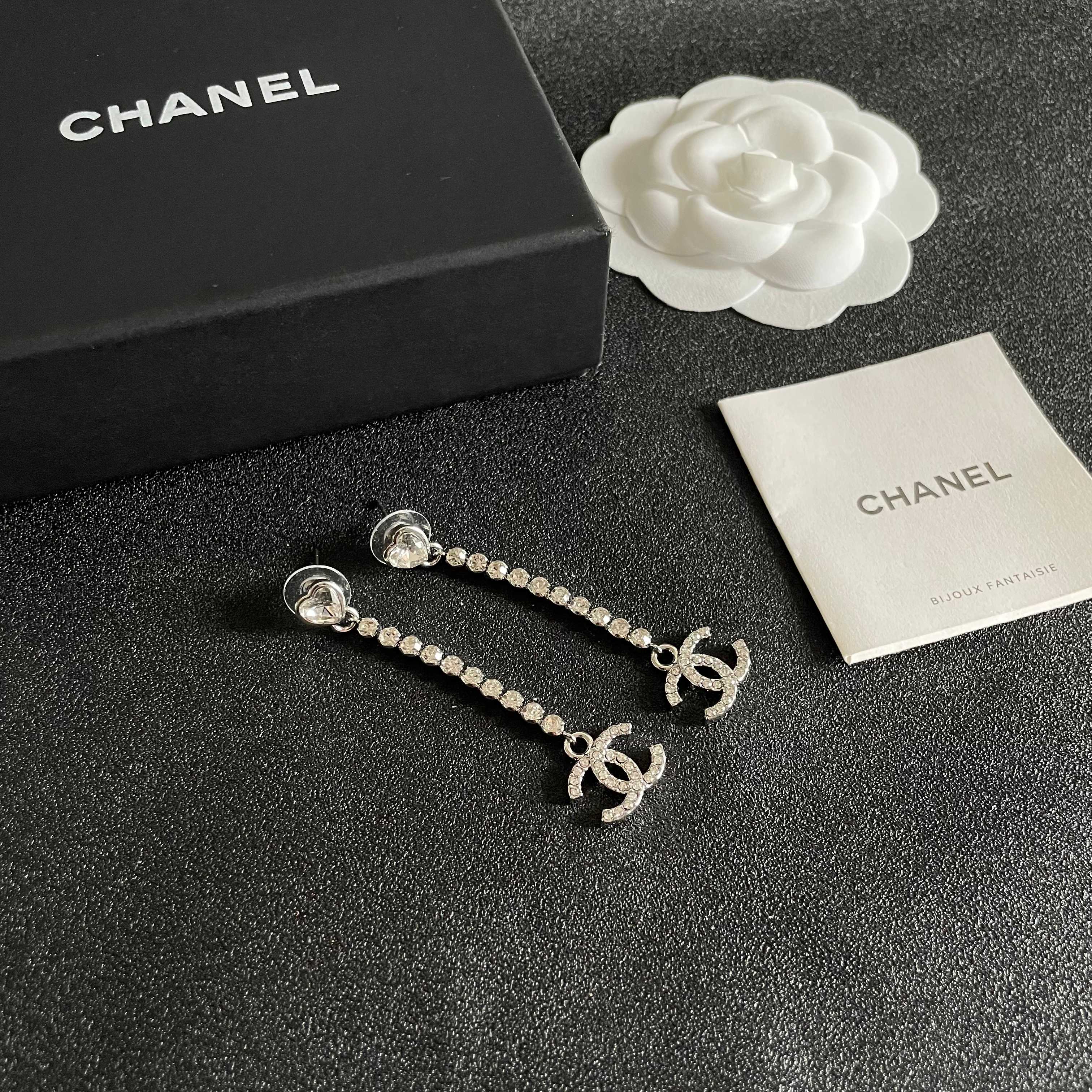  Chanel香奈儿 中古 耳钉👀小香家的款式真心无需多介绍😘🎶每一款都超好看，精致大方，非常显气质.
