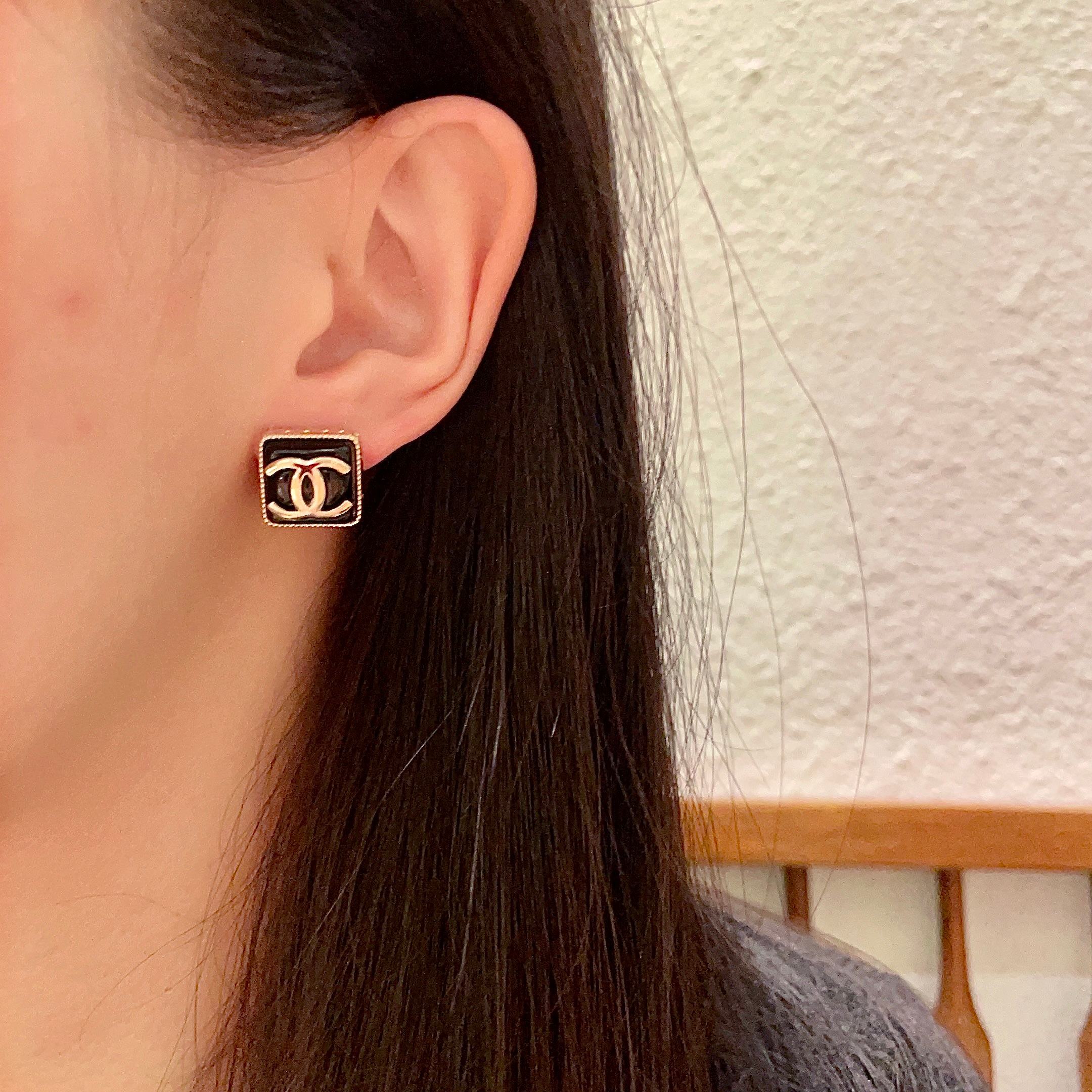  Chanel香奈儿 中古 耳钉👀小香家的款式真心无需多介绍😘🎶每一款都超好看，精致大方，非常显气质.