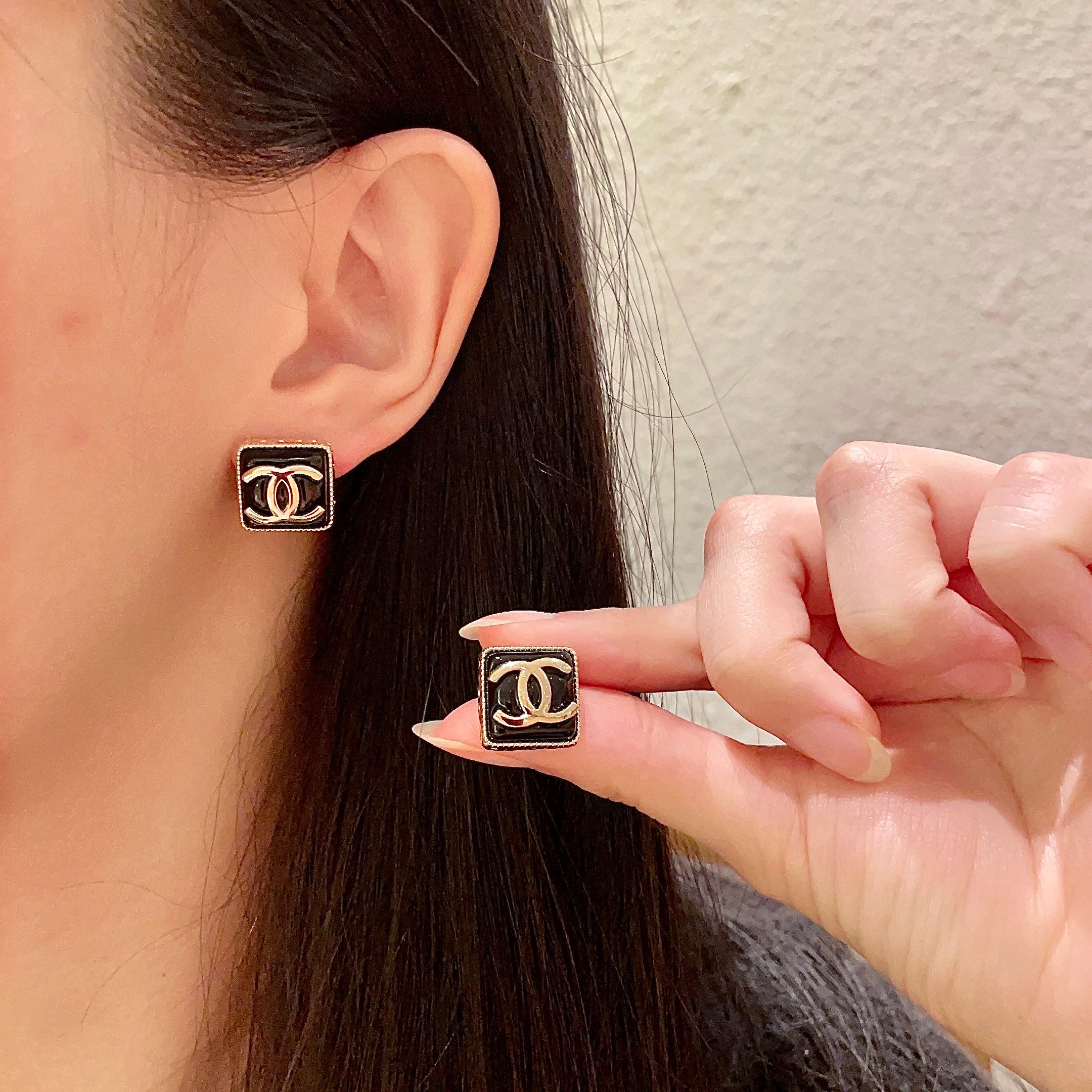  Chanel香奈儿 中古 耳钉👀小香家的款式真心无需多介绍😘🎶每一款都超好看，精致大方，非常显气质.