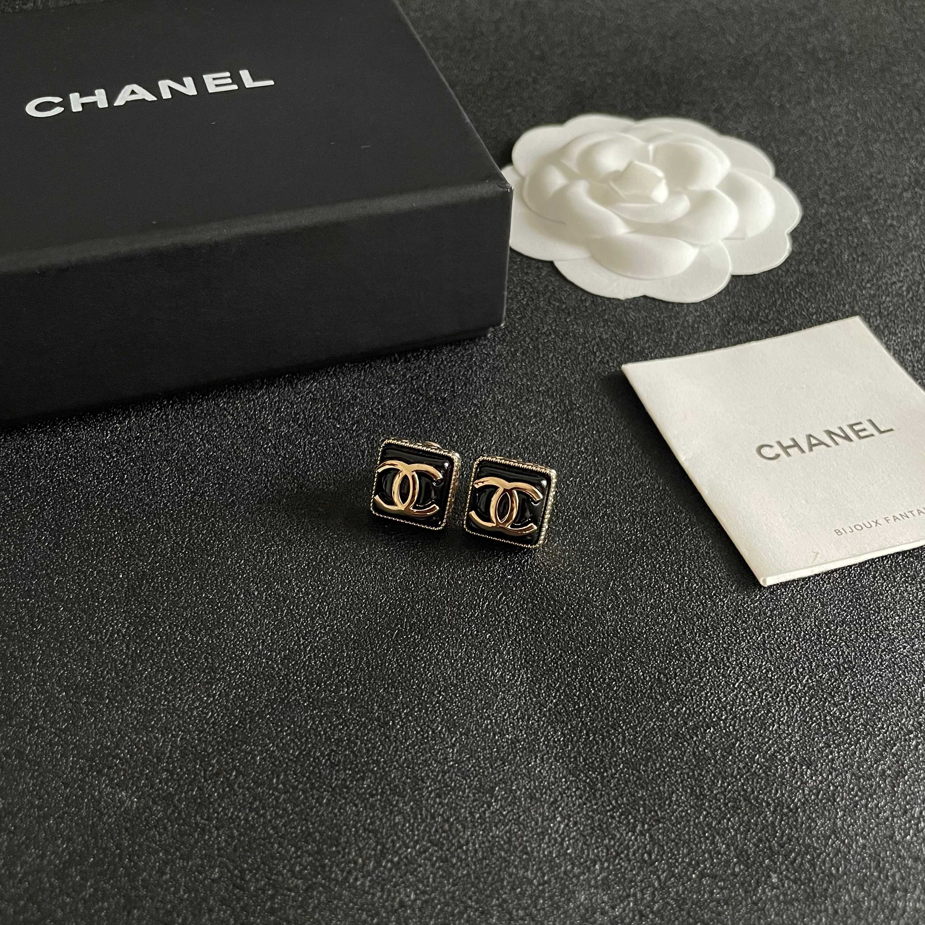  Chanel香奈儿 中古 耳钉👀小香家的款式真心无需多介绍😘🎶每一款都超好看，精致大方，非常显气质.