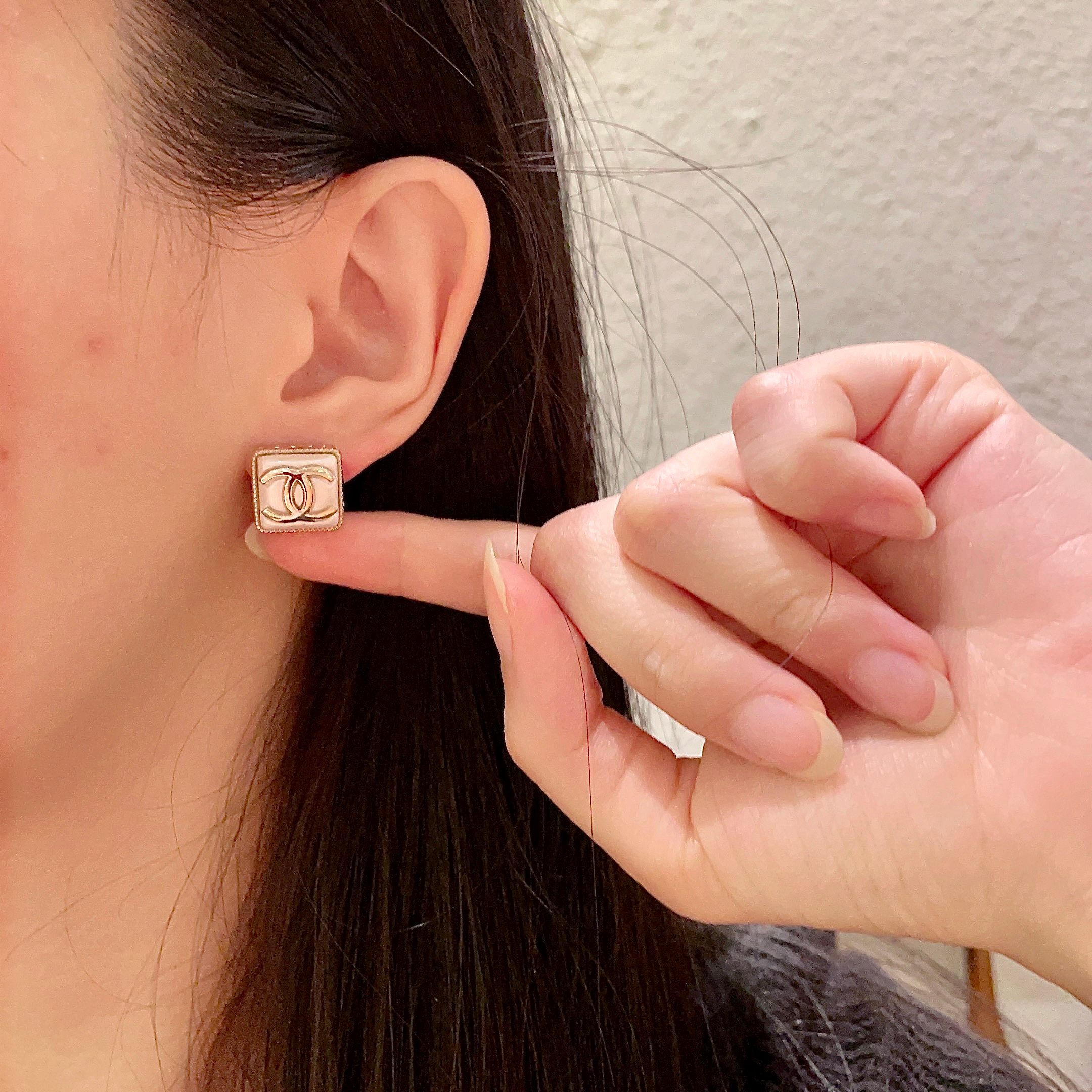 Chanel香奈儿 中古 耳钉👀小香家的款式真心无需多介绍😘🎶每一款都超好看，精致大方，非常显气质.