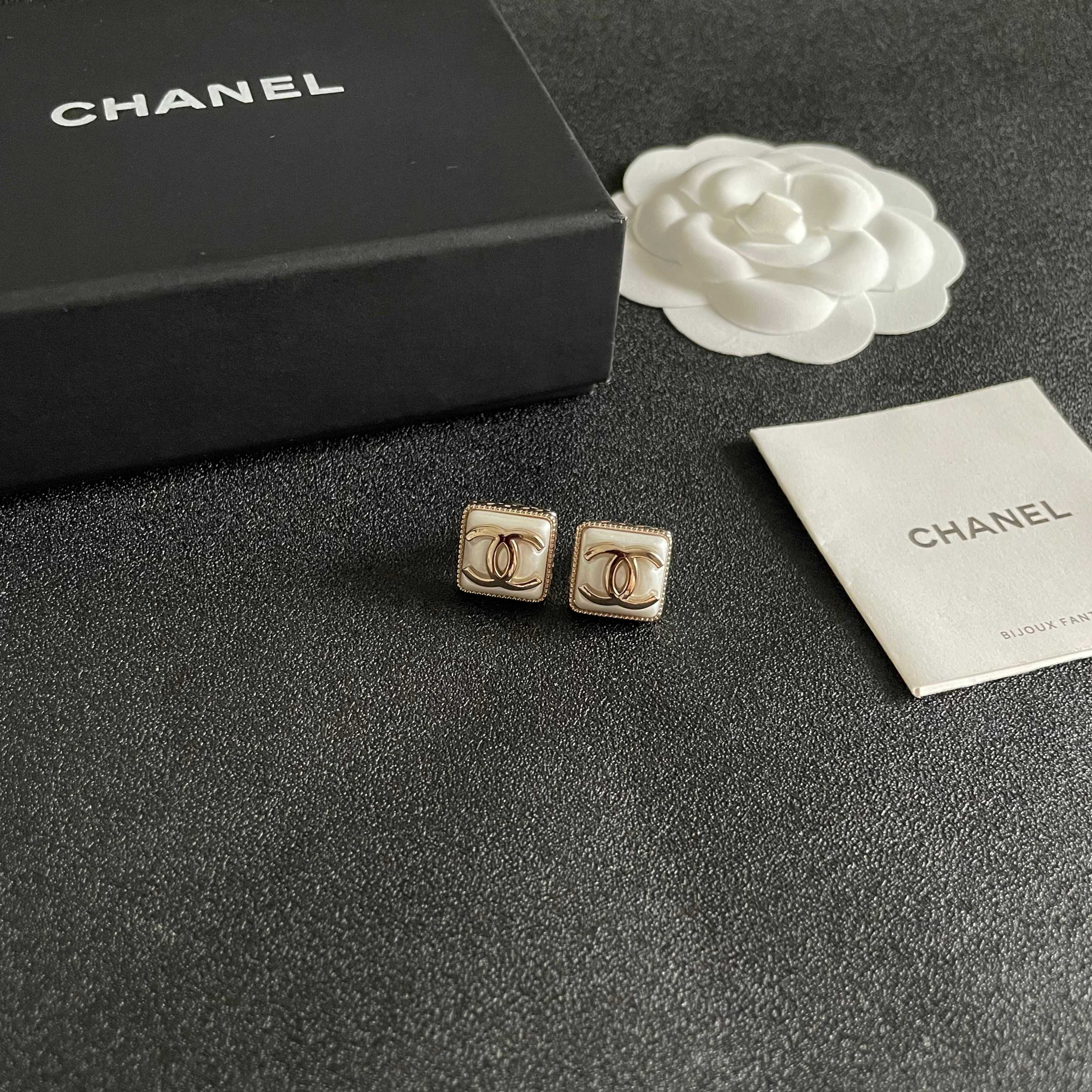  Chanel香奈儿 中古 耳钉👀小香家的款式真心无需多介绍😘🎶每一款都超好看，精致大方，非常显气质.