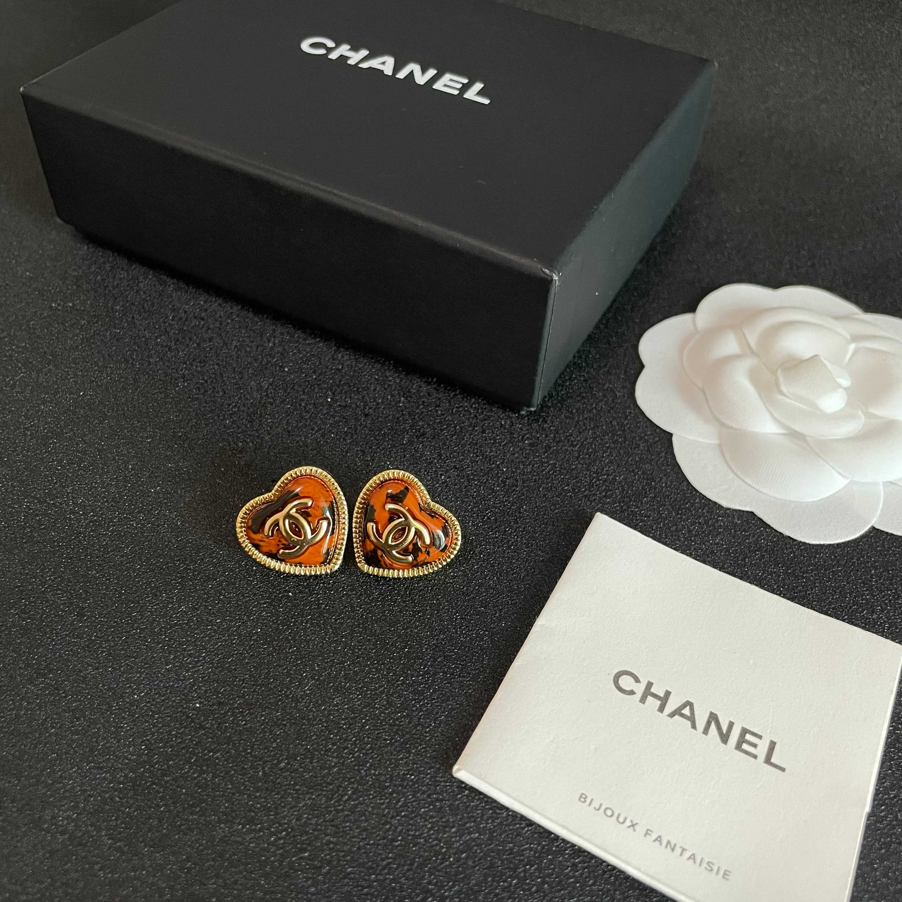  Chanel香奈儿 中古 耳钉👀小香家的款式真心无需多介绍😘🎶每一款都超好看，精致大方，非常显气质.