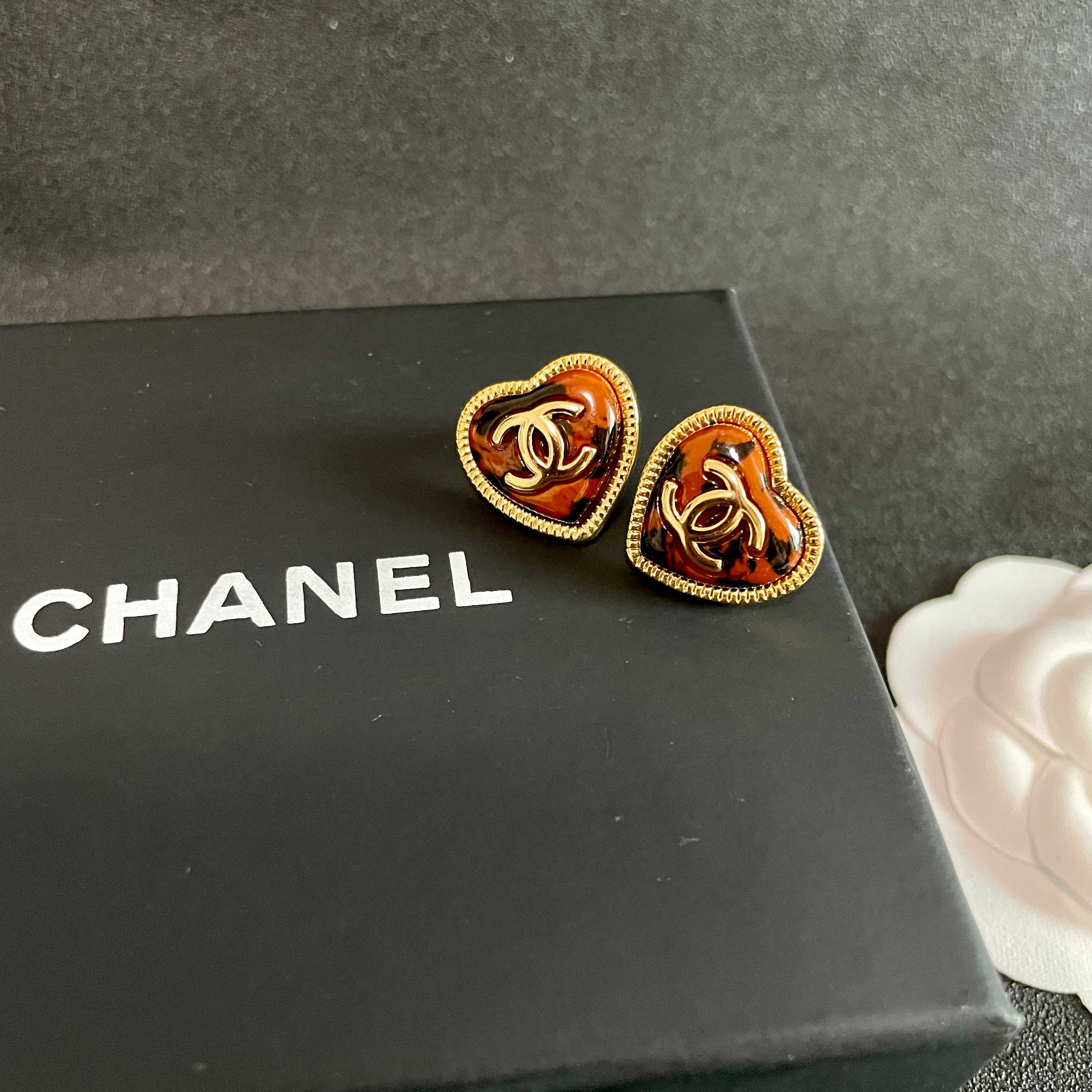  Chanel香奈儿 中古 耳钉👀小香家的款式真心无需多介绍😘🎶每一款都超好看，精致大方，非常显气质.