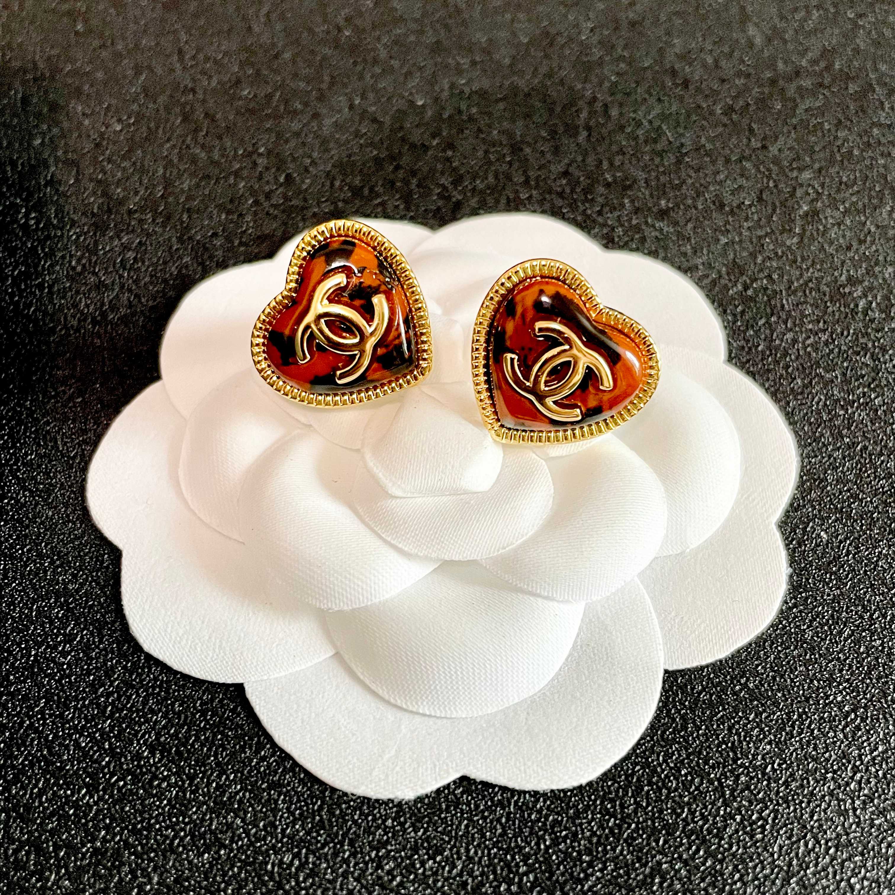  Chanel香奈儿 中古 耳钉👀小香家的款式真心无需多介绍😘🎶每一款都超好看，精致大方，非常显气质.