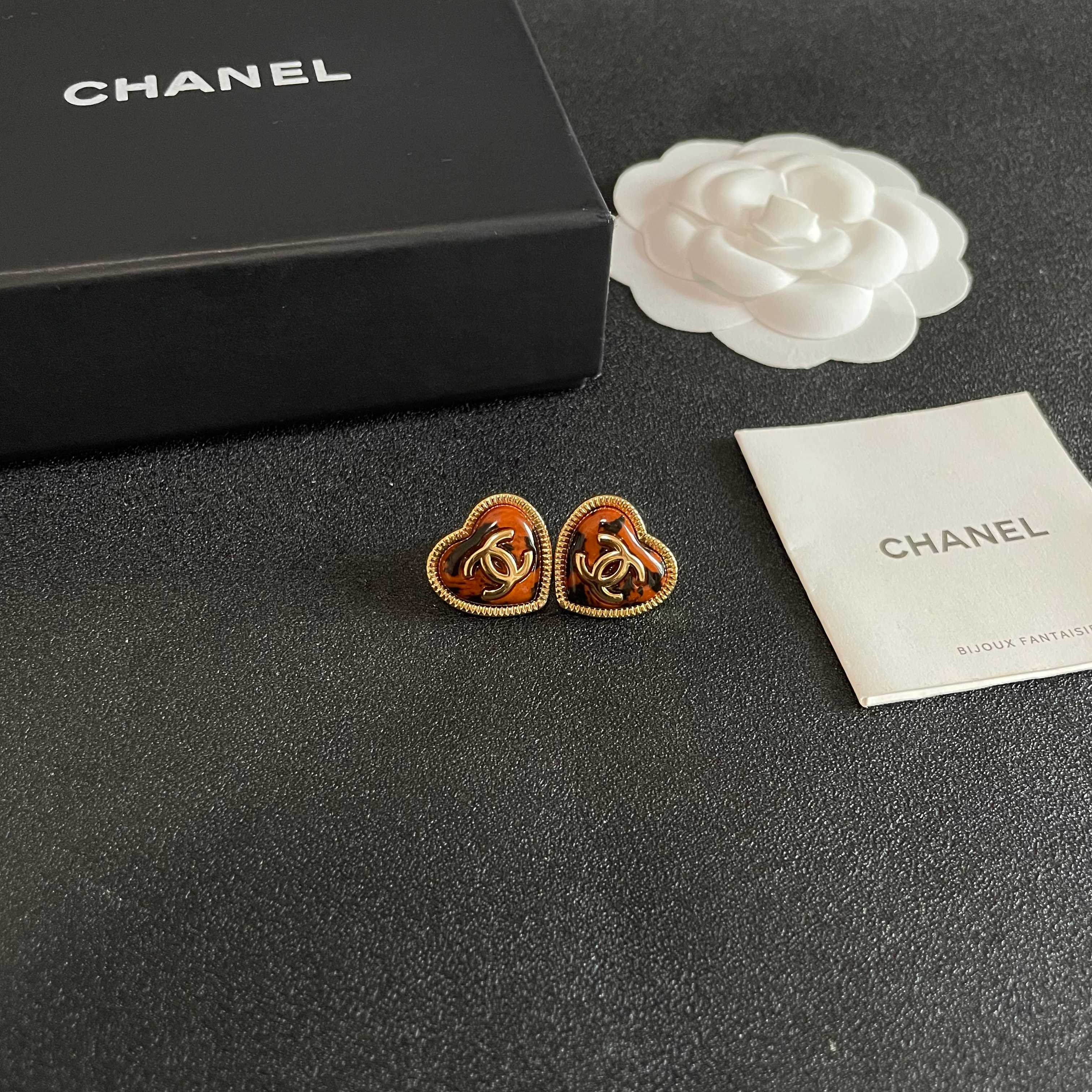  Chanel香奈儿 中古 耳钉👀小香家的款式真心无需多介绍😘🎶每一款都超好看，精致大方，非常显气质.