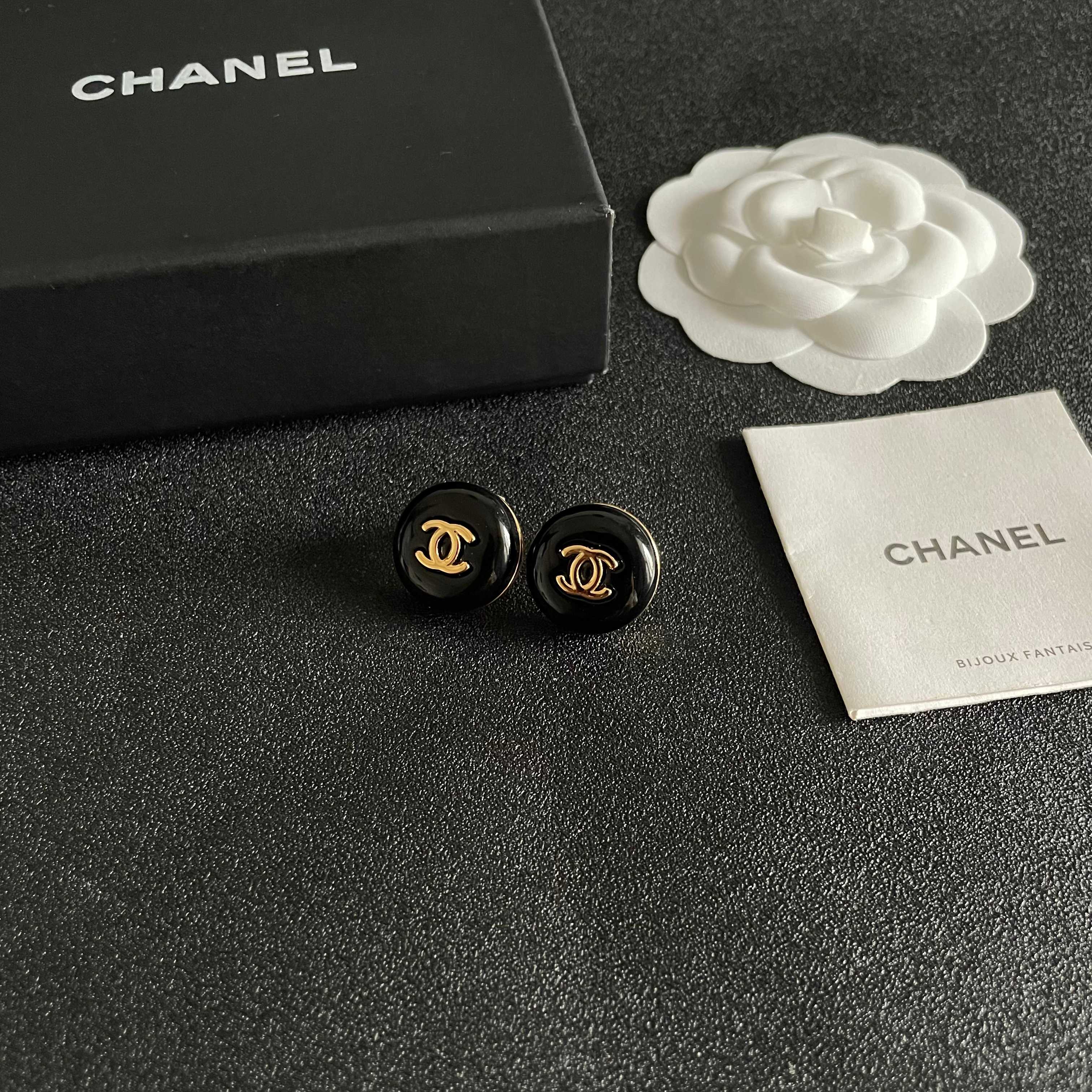  Chanel香奈儿 中古 耳钉👀小香家的款式真心无需多介绍😘🎶每一款都超好看，精致大方，非常显气质.