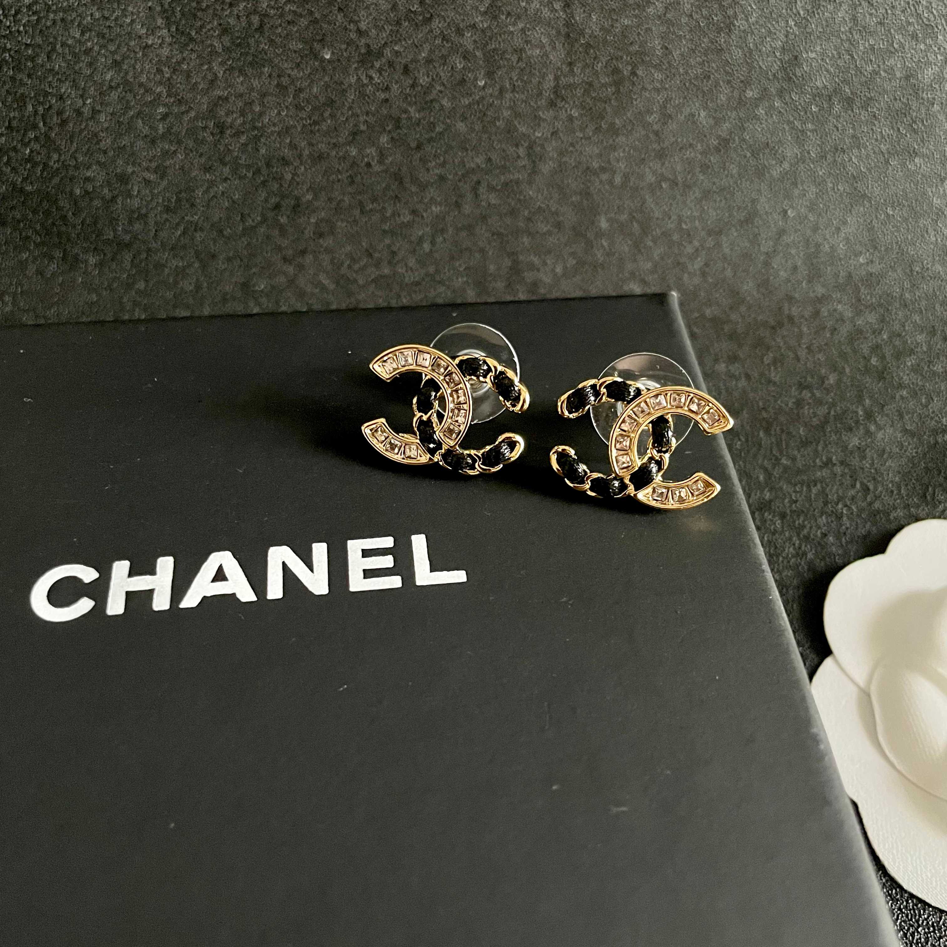  Chanel香奈儿 中古 耳钉👀小香家的款式真心无需多介绍😘🎶每一款都超好看，精致大方，非常显气质.