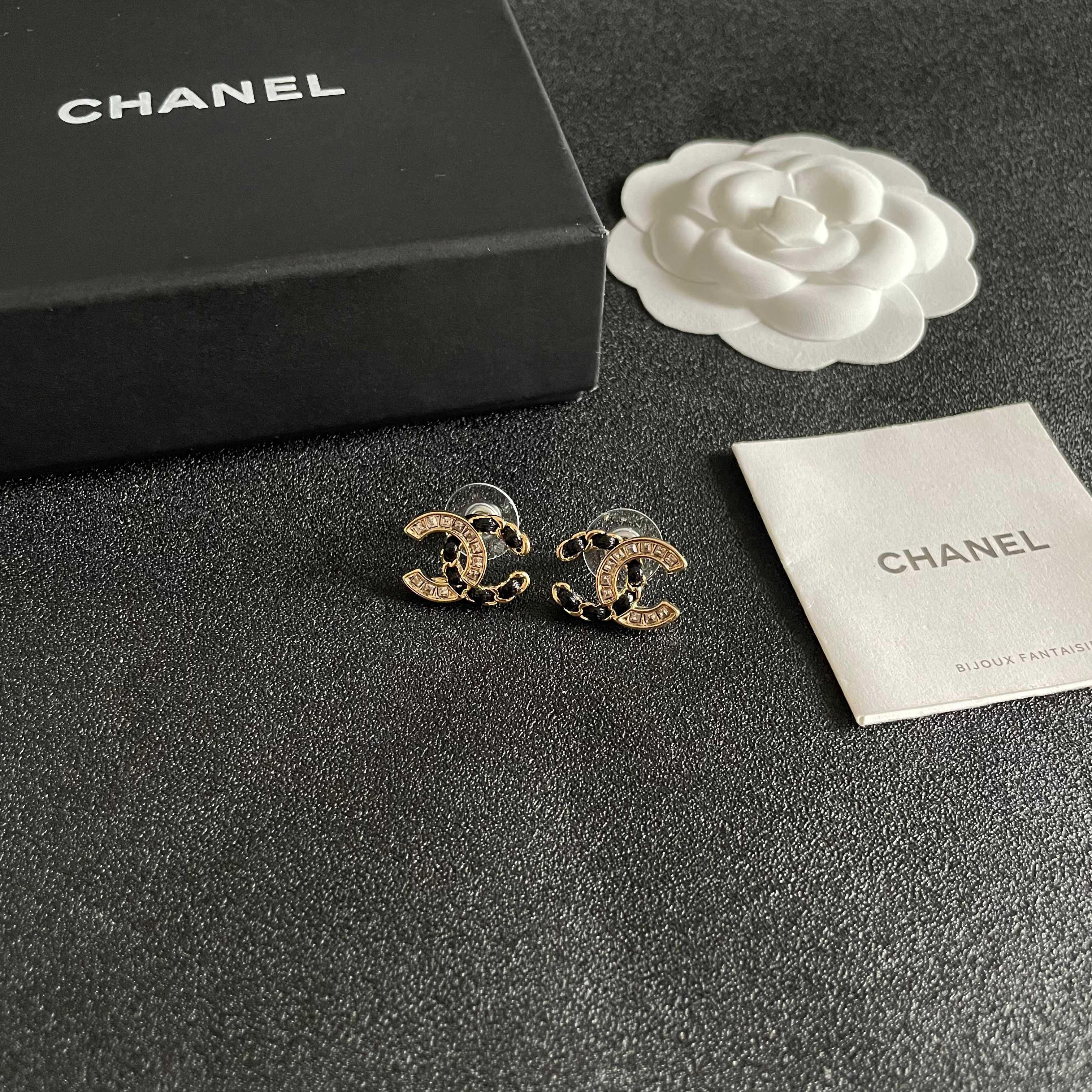  Chanel香奈儿 中古 耳钉👀小香家的款式真心无需多介绍😘🎶每一款都超好看，精致大方，非常显气质.