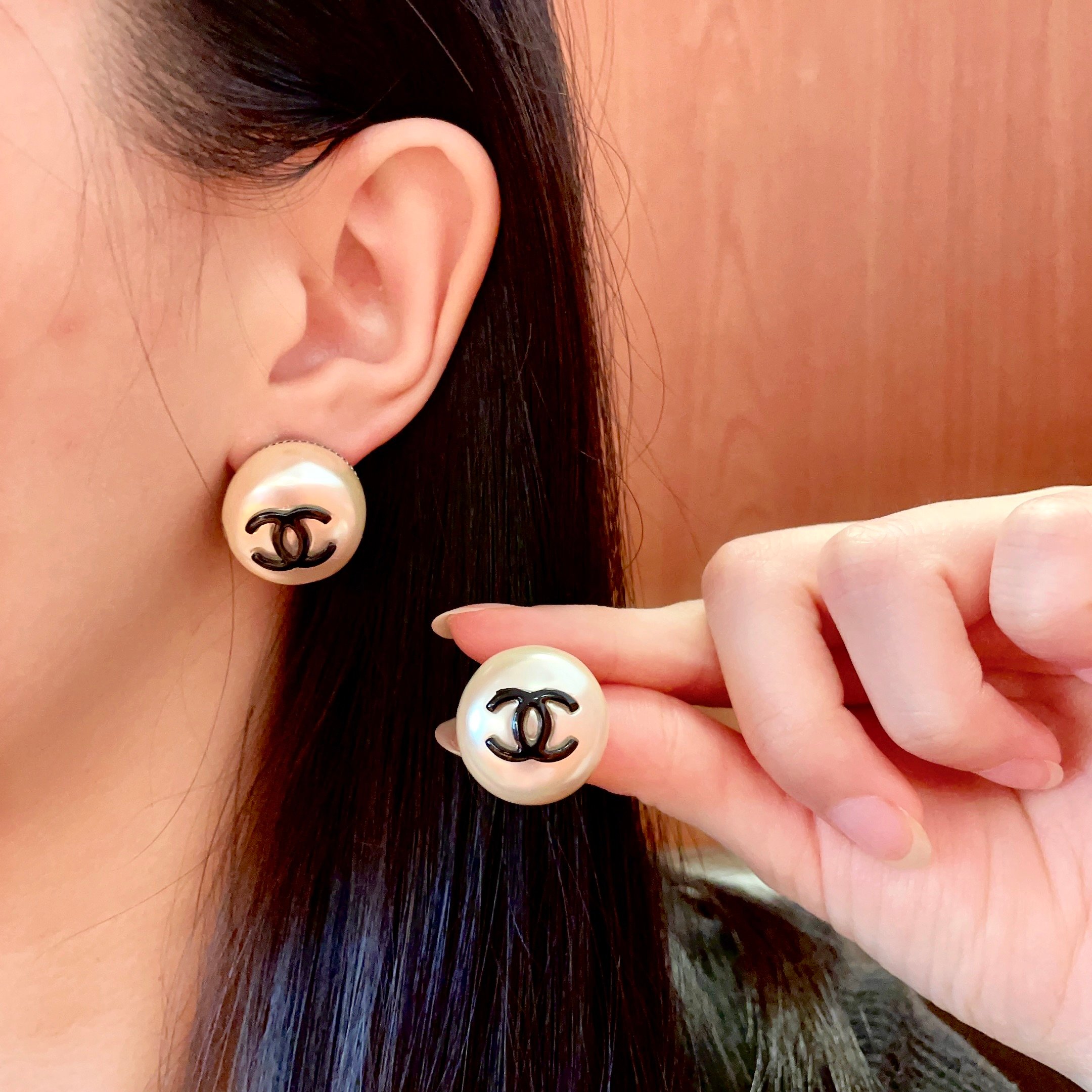  Chanel香奈儿 中古 耳钉👀小香家的款式真心无需多介绍😘🎶每一款都超好看，精致大方，非常显气质.