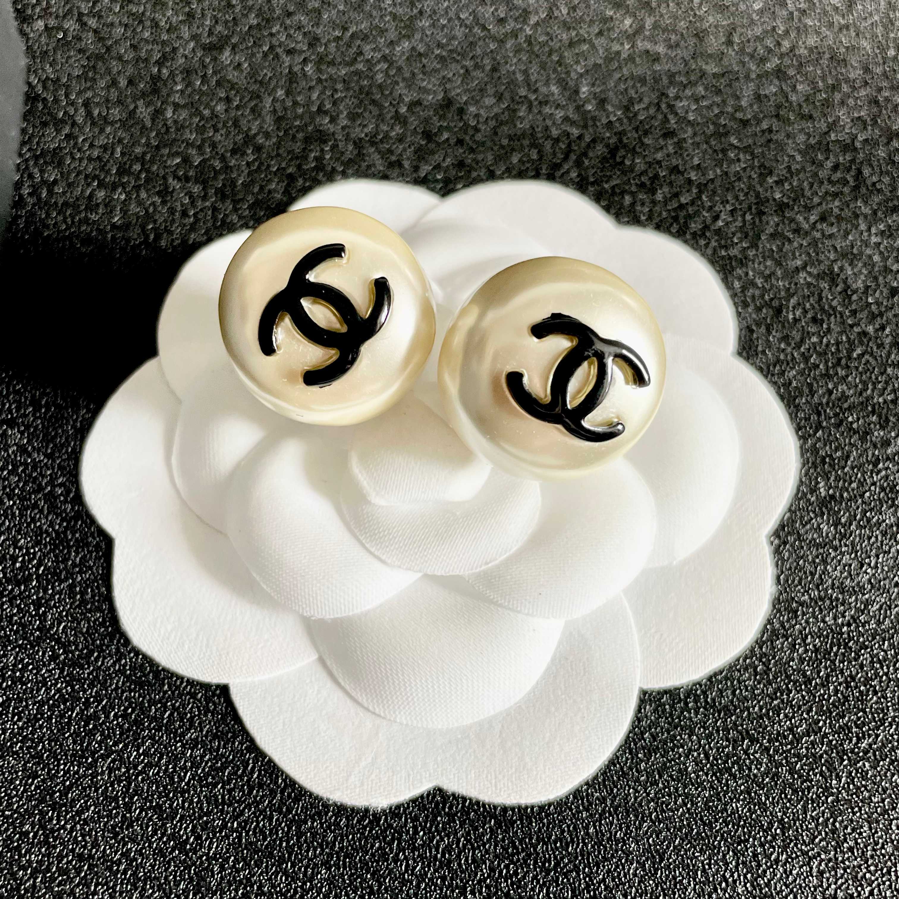  Chanel香奈儿 中古 耳钉👀小香家的款式真心无需多介绍😘🎶每一款都超好看，精致大方，非常显气质.