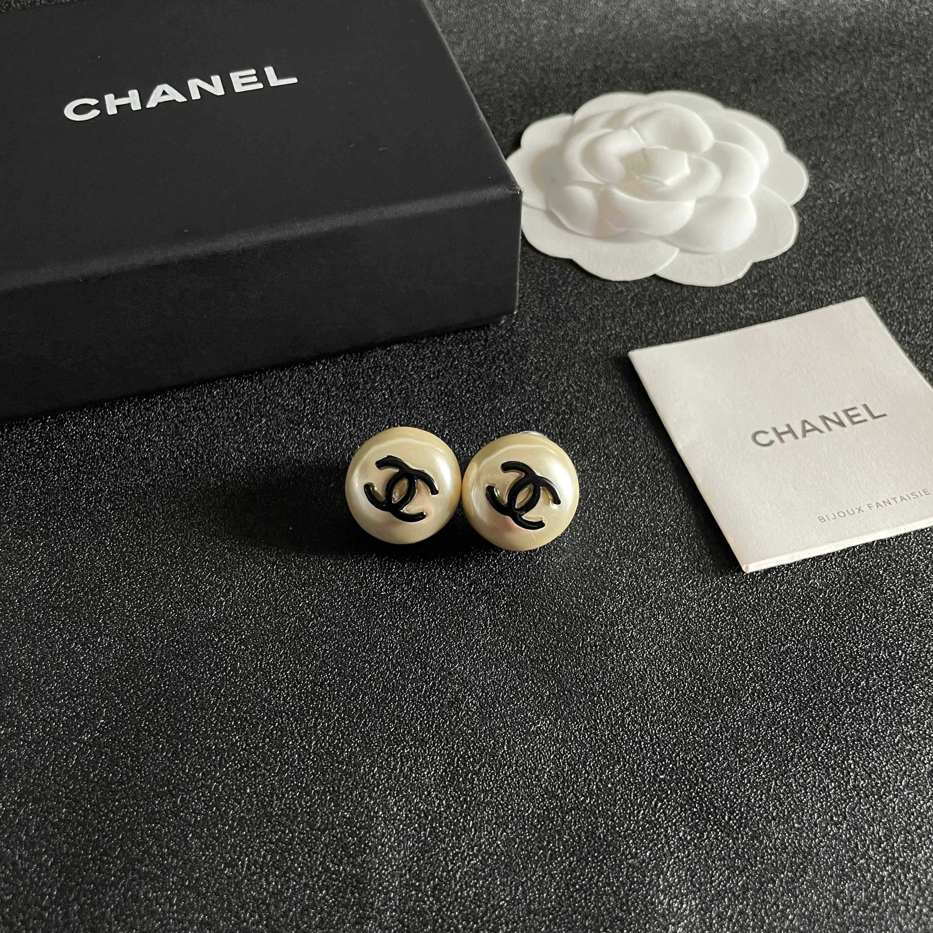  Chanel香奈儿 中古 耳钉👀小香家的款式真心无需多介绍😘🎶每一款都超好看，精致大方，非常显气质.