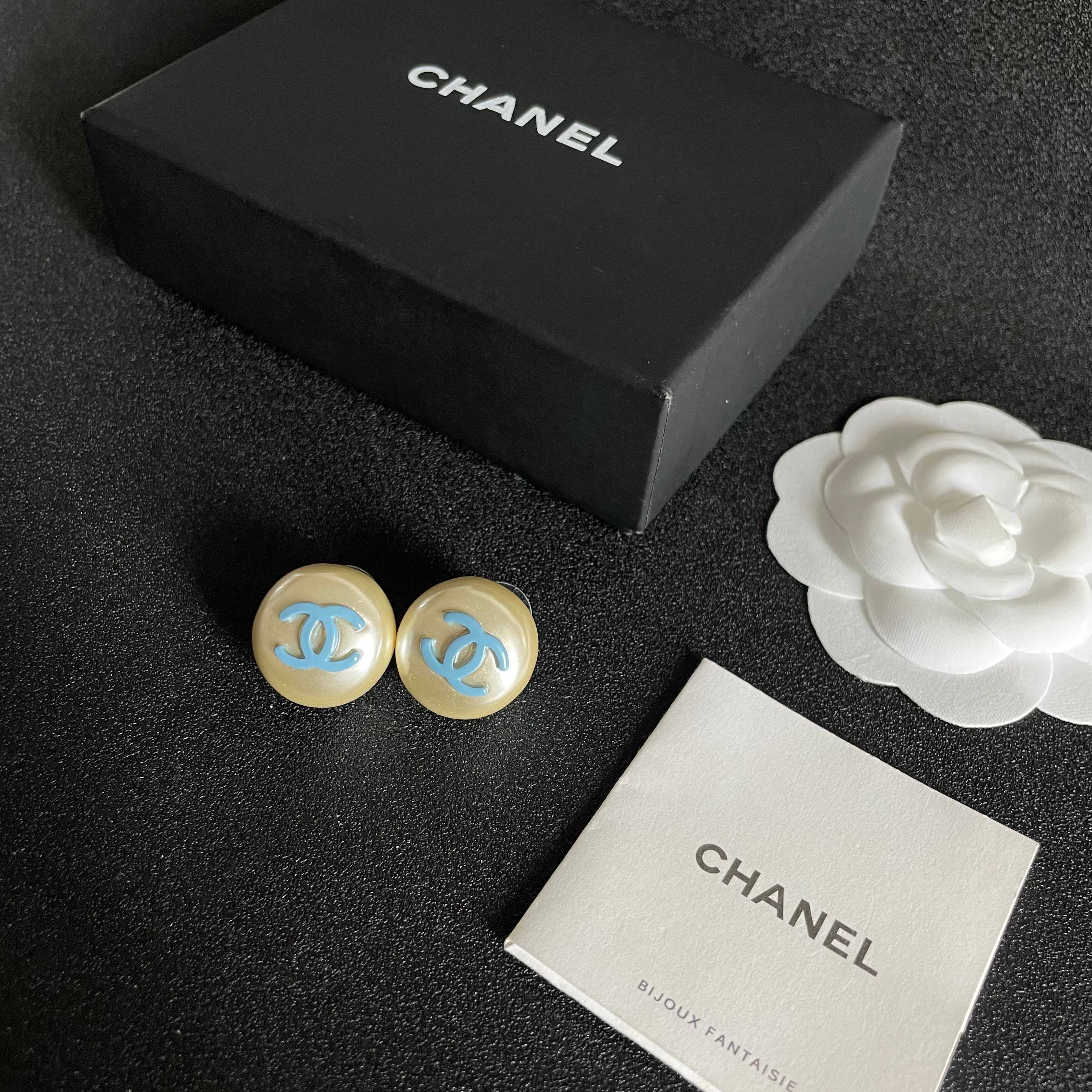  Chanel香奈儿 中古 耳钉👀小香家的款式真心无需多介绍😘🎶每一款都超好看，精致大方，非常显气质.