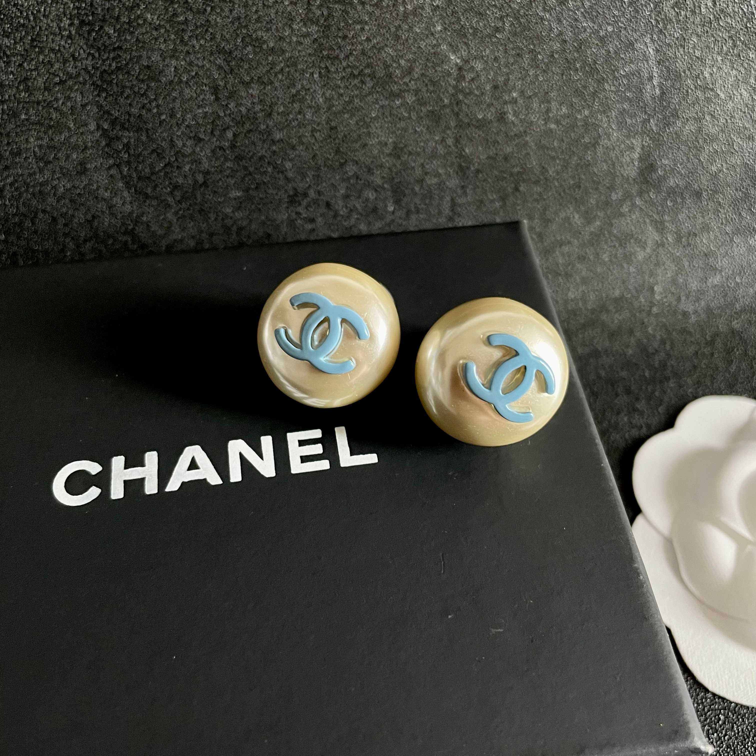 Chanel香奈儿 中古 耳钉👀小香家的款式真心无需多介绍😘🎶每一款都超好看，精致大方，非常显气质.
