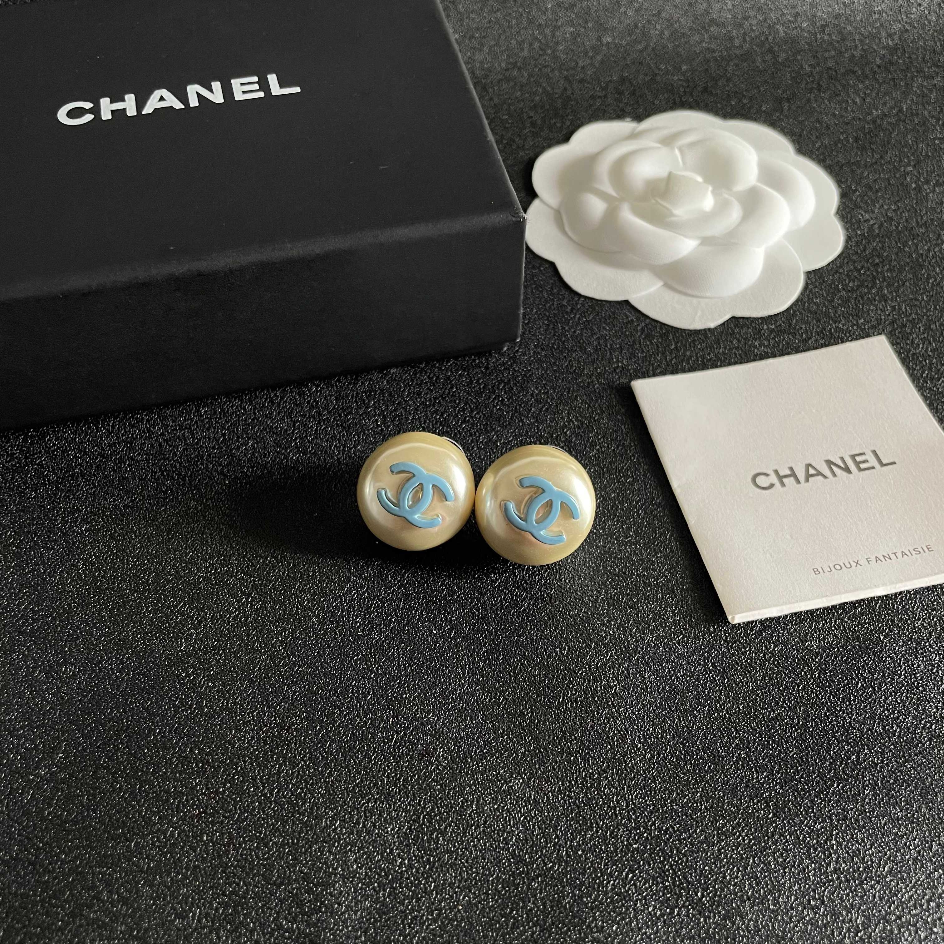  Chanel香奈儿 中古 耳钉👀小香家的款式真心无需多介绍😘🎶每一款都超好看，精致大方，非常显气质.