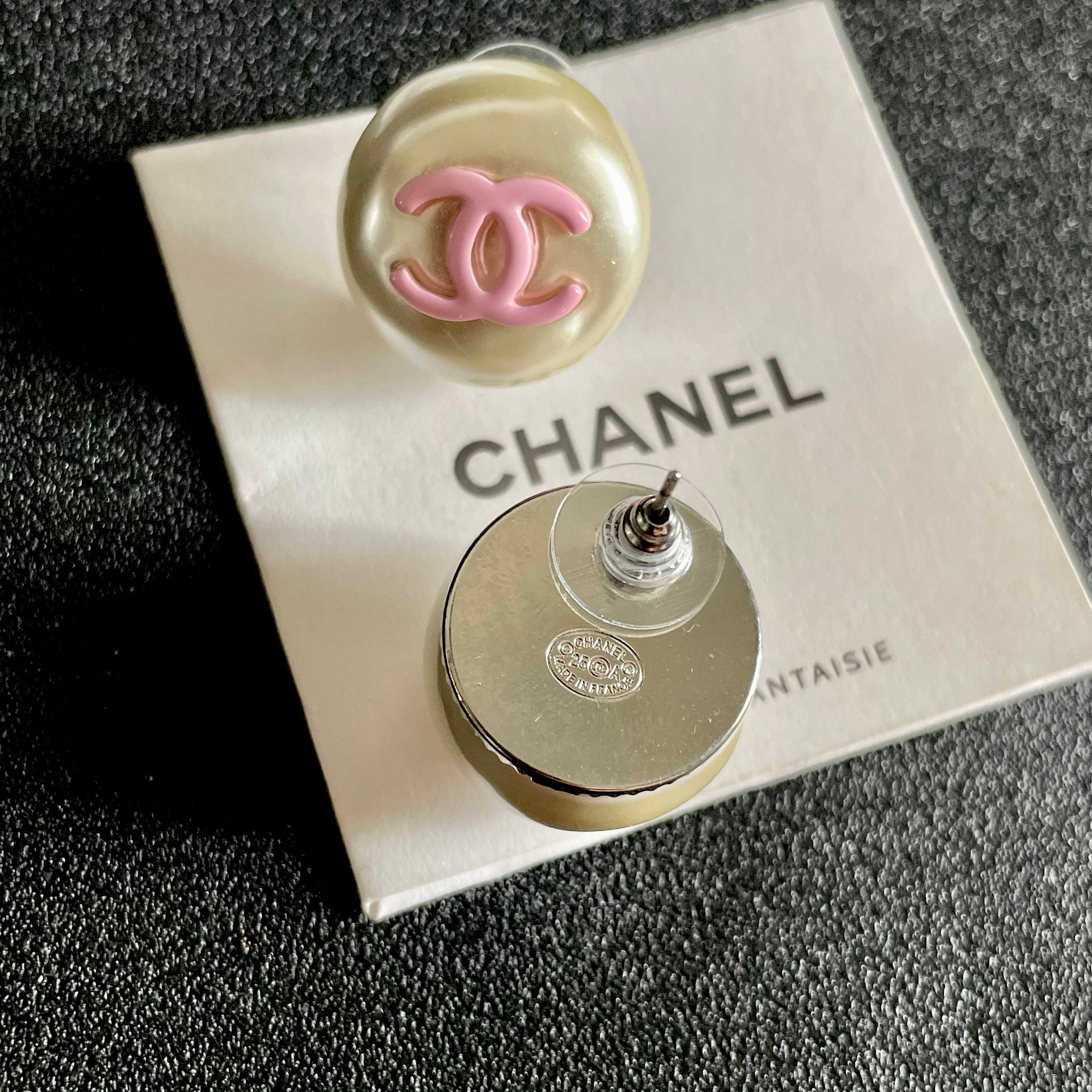  Chanel香奈儿 中古 耳钉👀小香家的款式真心无需多介绍😘🎶每一款都超好看，精致大方，非常显气质.