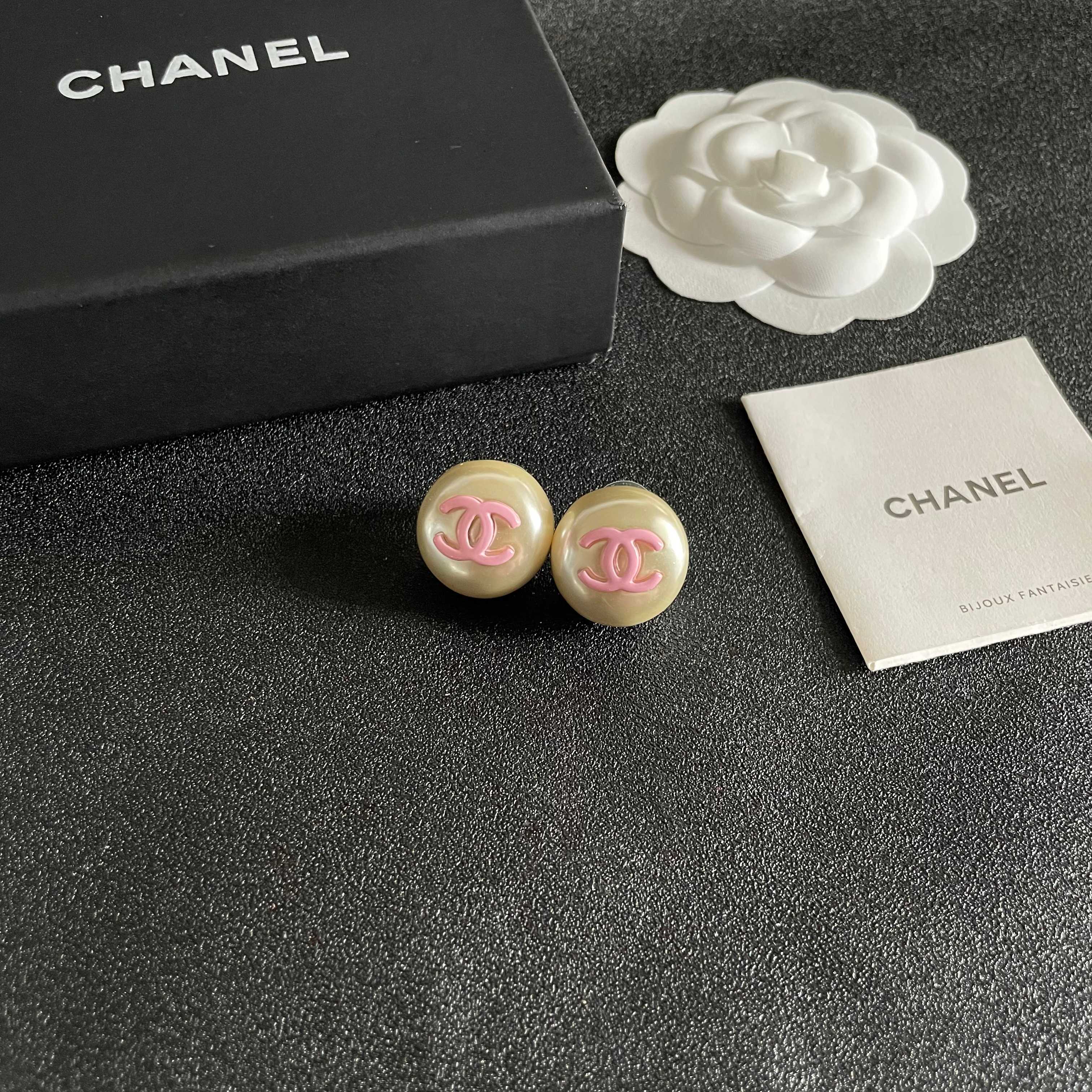  Chanel香奈儿 中古 耳钉👀小香家的款式真心无需多介绍😘🎶每一款都超好看，精致大方，非常显气质.
