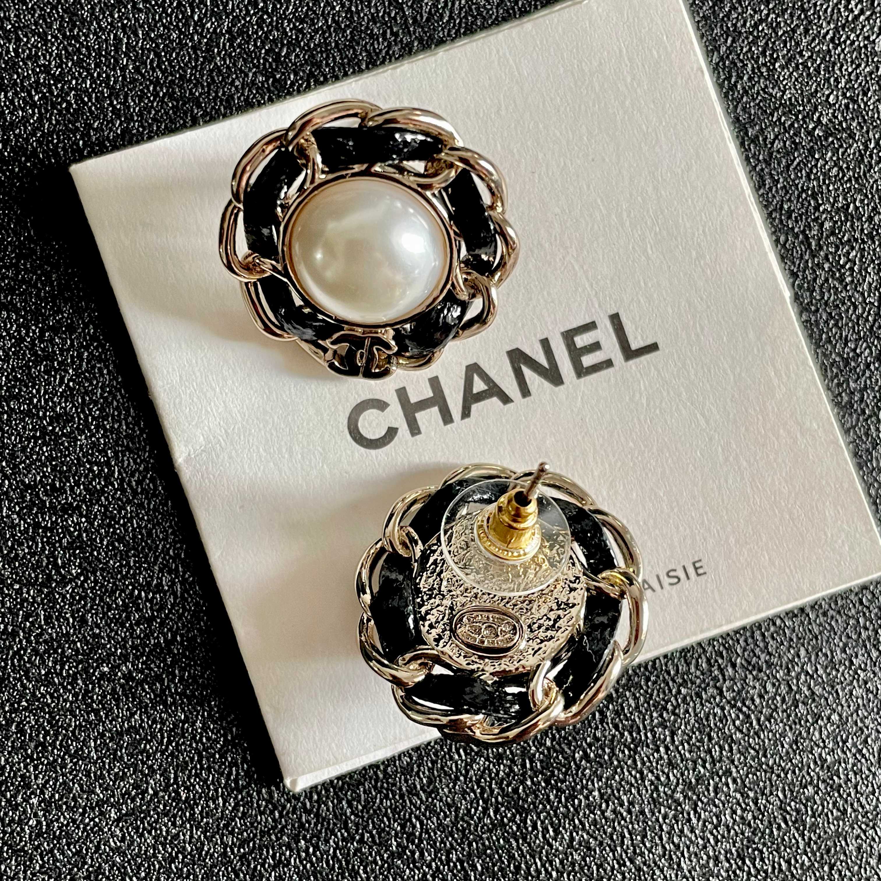  Chanel香奈儿 中古 耳钉👀小香家的款式真心无需多介绍😘🎶每一款都超好看，精致大方，非常显气质.