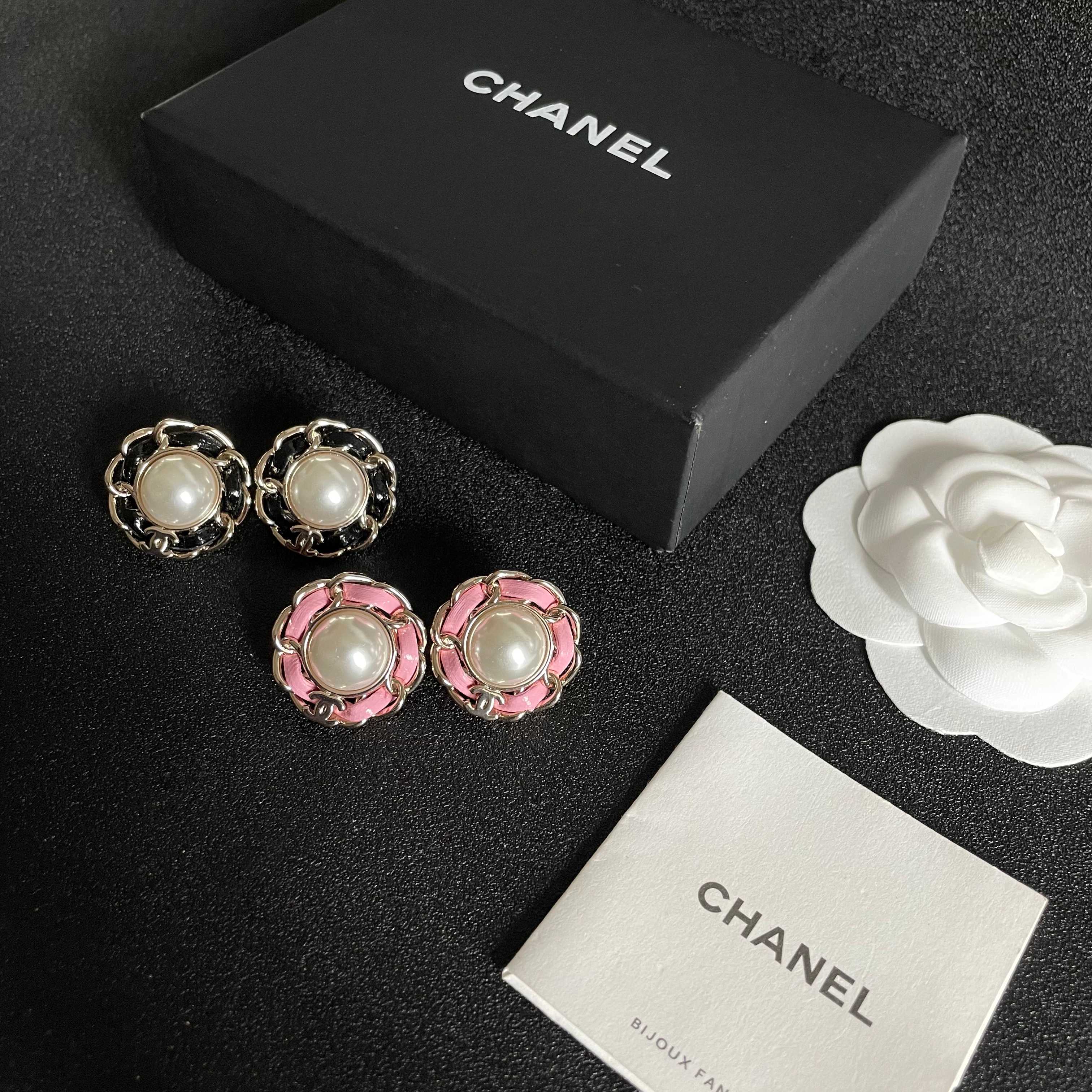  Chanel香奈儿 中古 耳钉👀小香家的款式真心无需多介绍😘🎶每一款都超好看，精致大方，非常显气质.