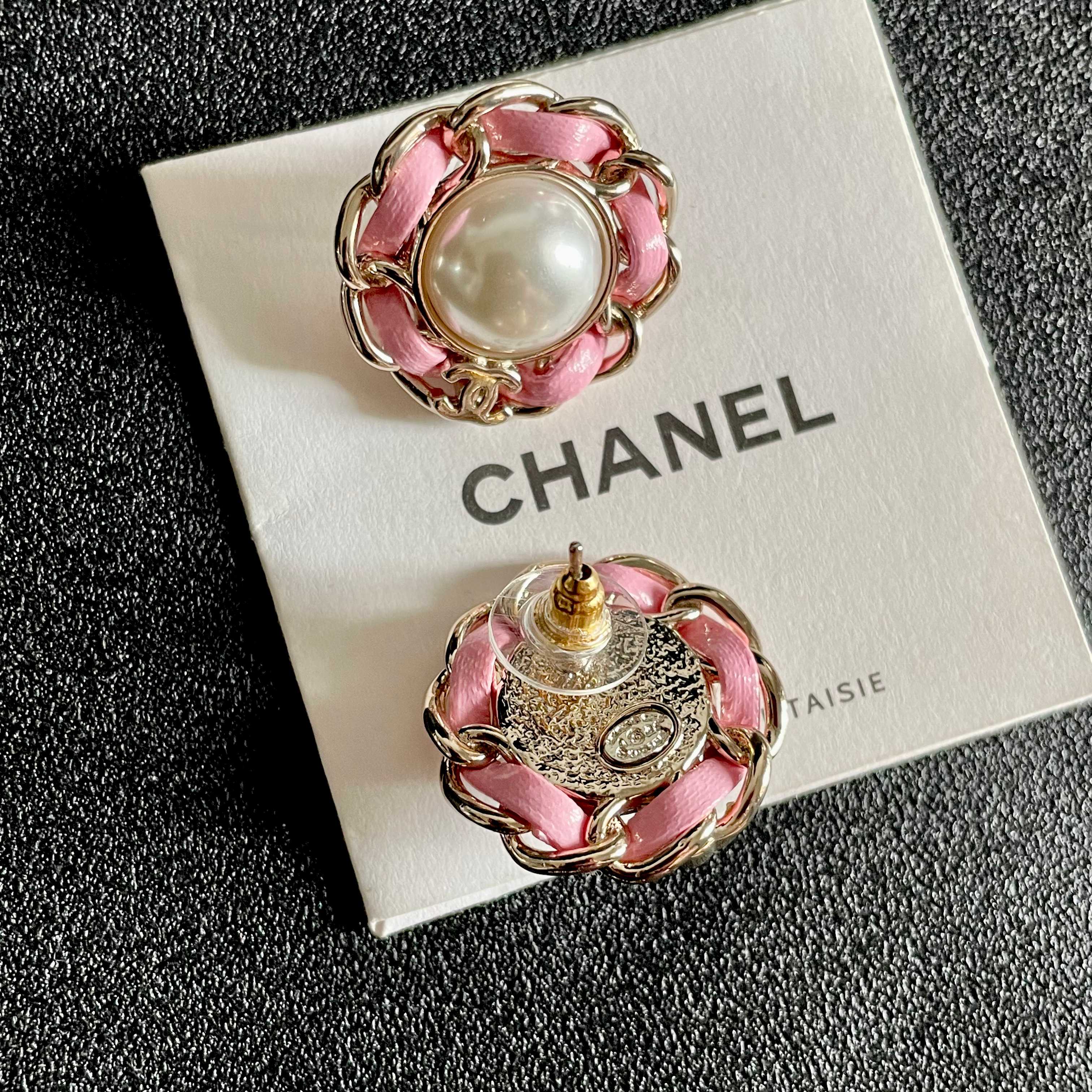  Chanel香奈儿 中古 耳钉👀小香家的款式真心无需多介绍😘🎶每一款都超好看，精致大方，非常显气质.