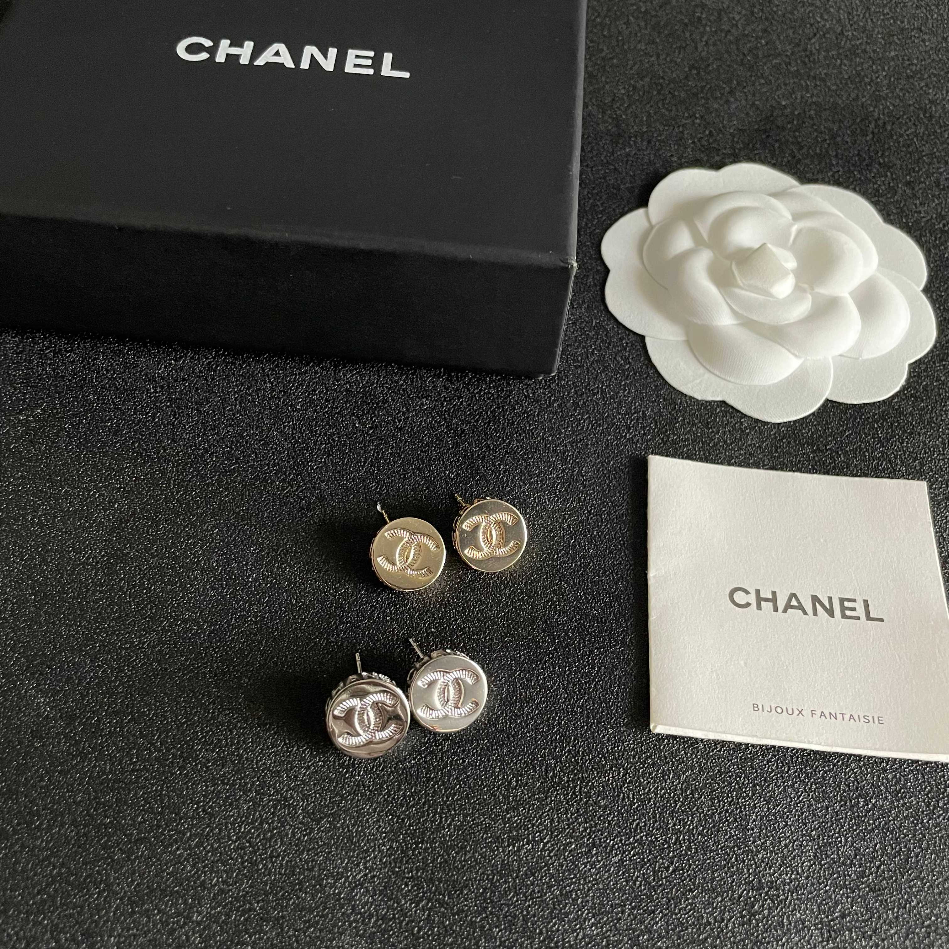  Chanel香奈儿 中古 耳钉👀小香家的款式真心无需多介绍😘🎶每一款都超好看，精致大方，非常显气质.